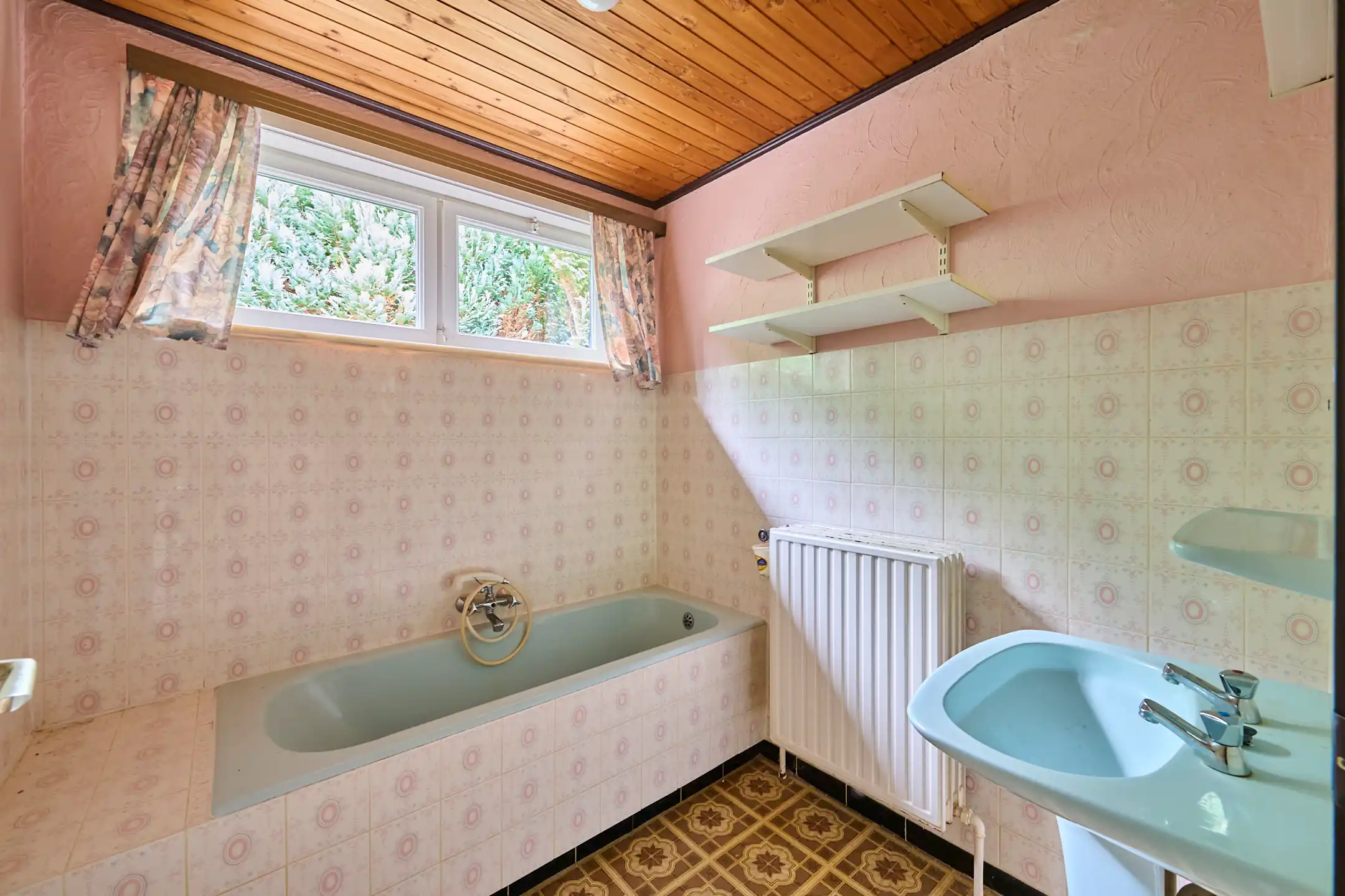 RUSTIG GELEGEN OP TE FRISSEN GEZINSWONING OP 6a in As. foto 10