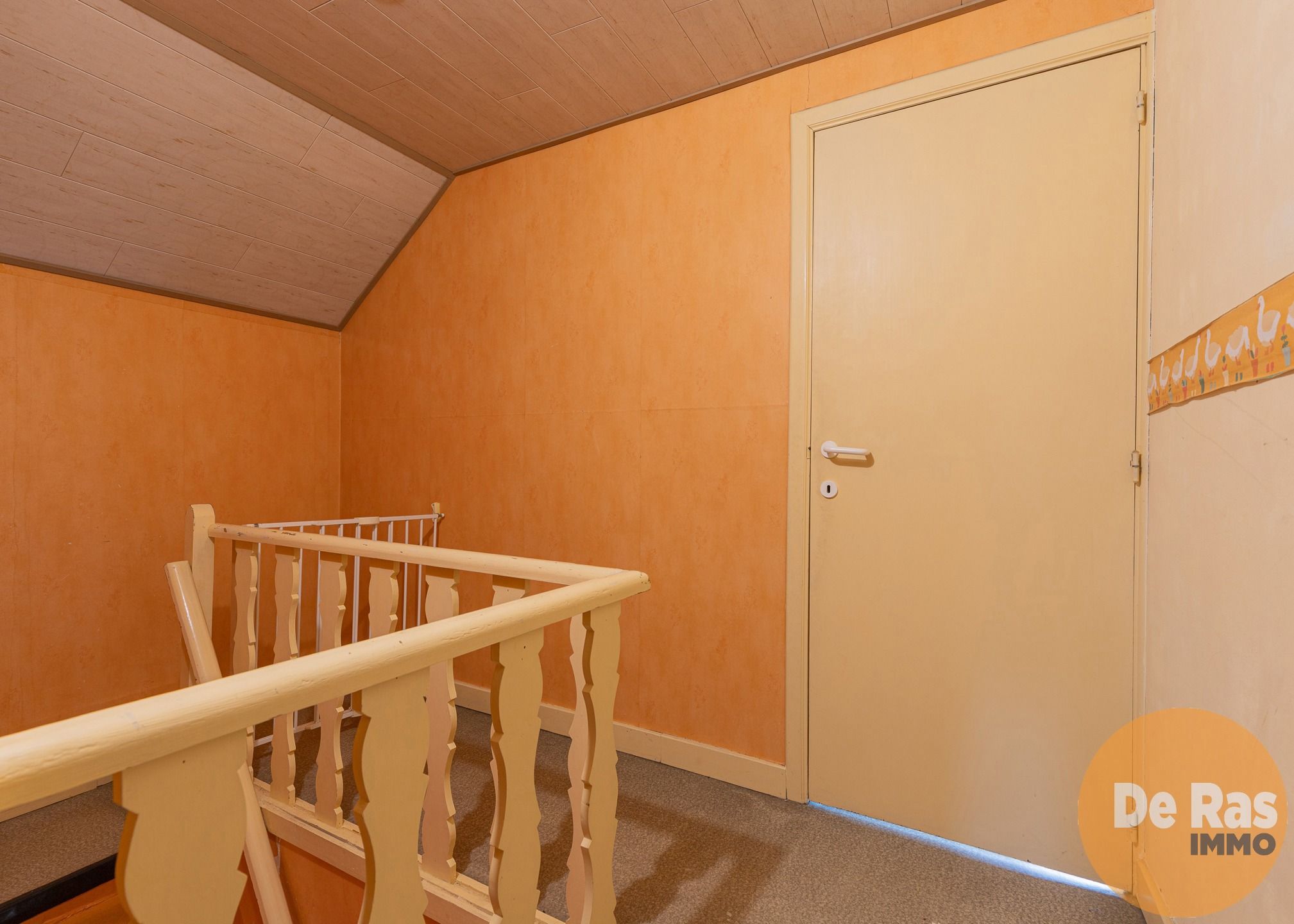 UITBERGEN - Te renoveren woning met tuin in rustige straat foto 12