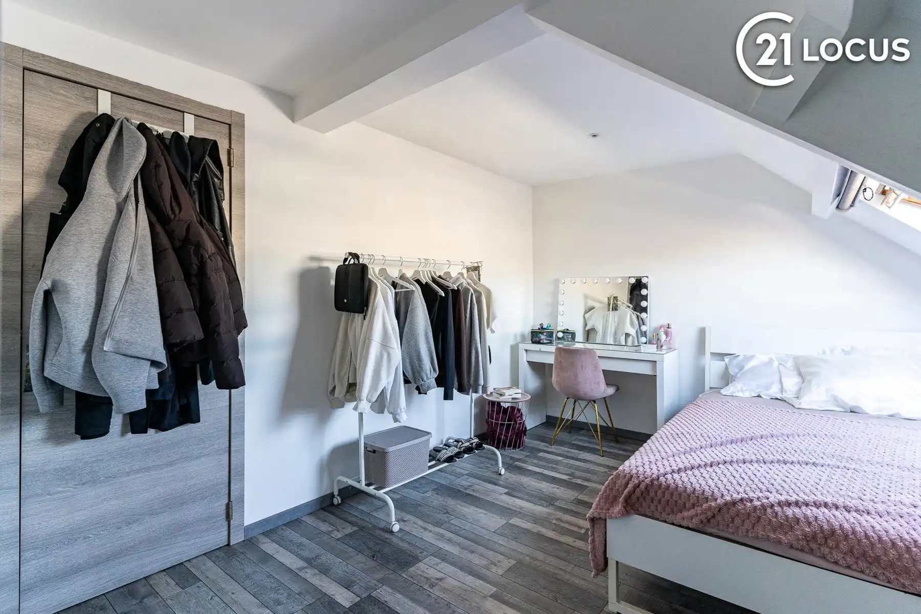 Instapklare gezinswoning met 4 slaapkamers in Zwijndrecht foto 3