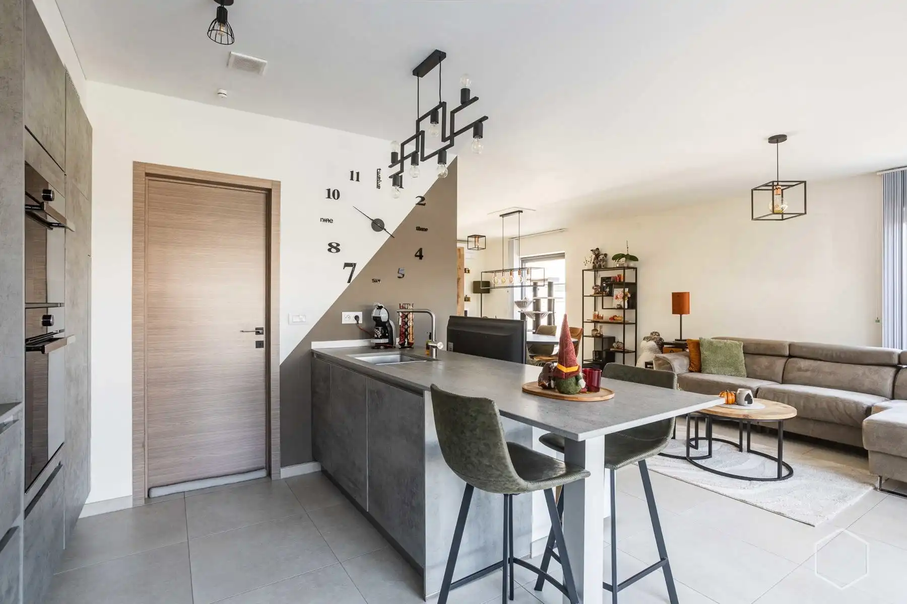 Recente HOB 2021 met 3 slaapkamers, garage en zonnige tuin foto 9