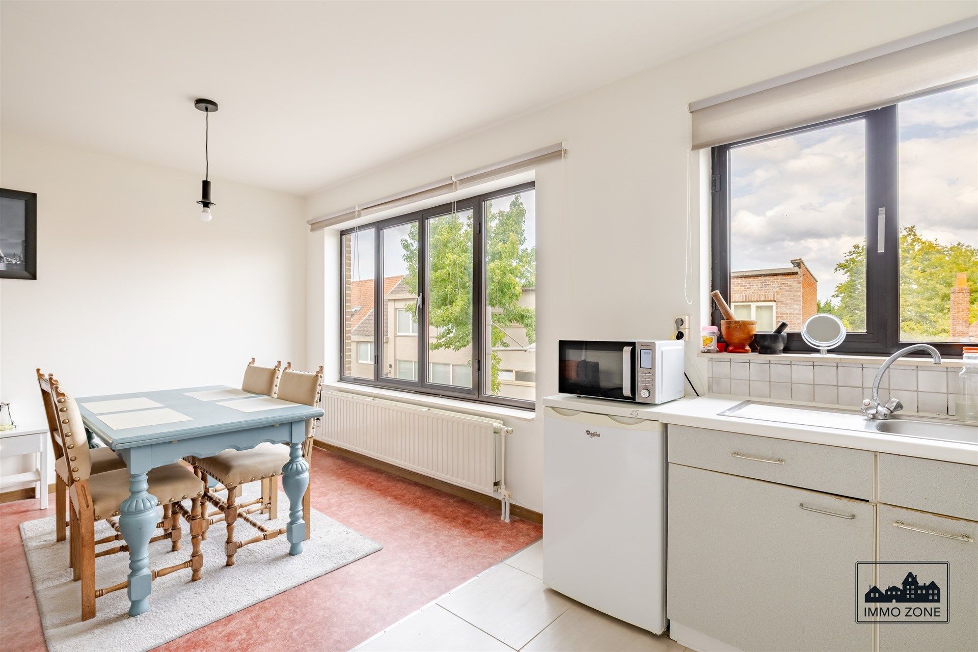Ruim éénslaapkamerappartement te koop met terras en garage foto 2