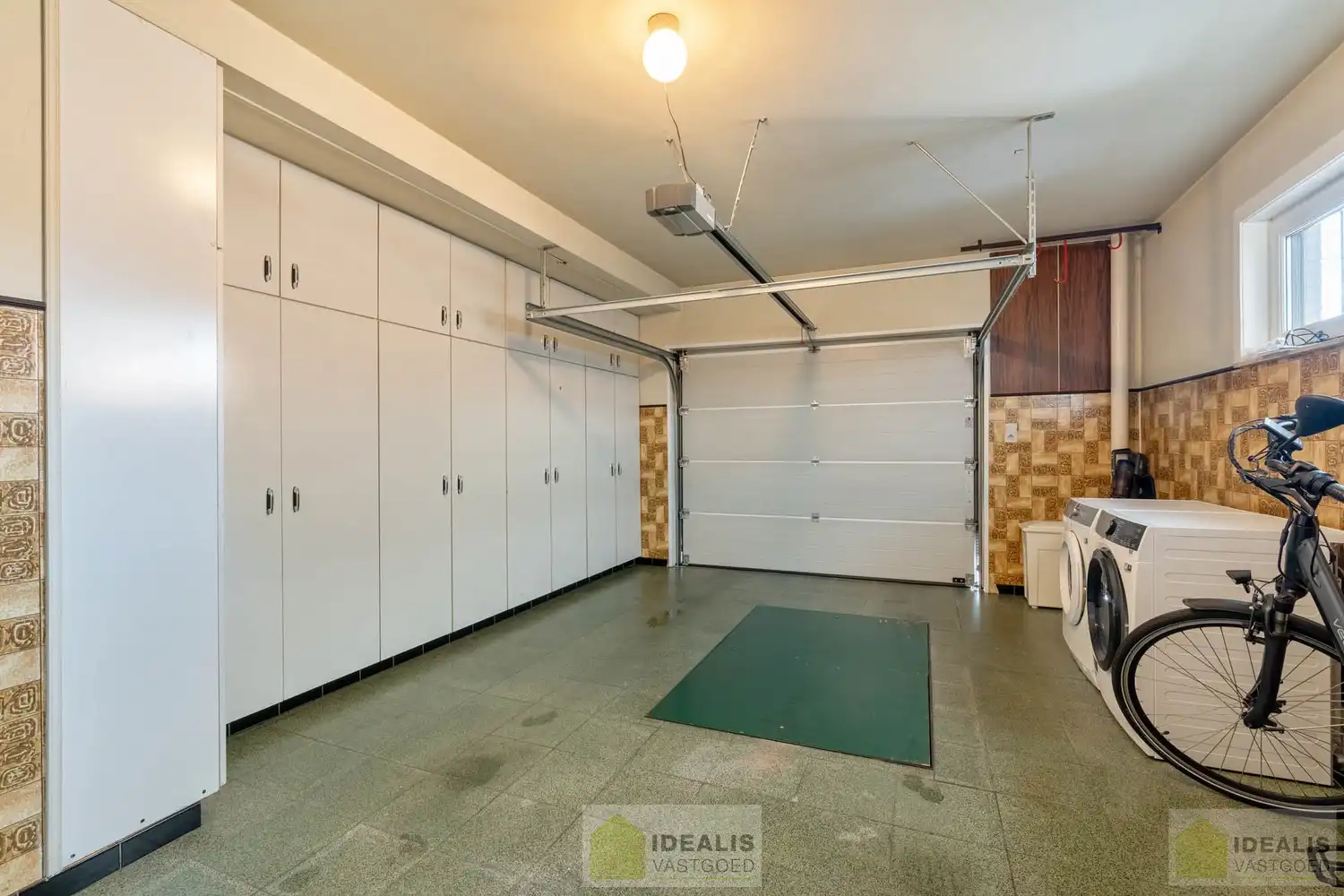 IDEALIS VASTGOED – PERFECT ONDERHOUDEN EN INSTAPKLARE GEZINSWONING MET 4 SLAAPKAMERS, 2 BADKAMERS EN EEN MOOIE WOONOPPERVLAKTE VAN +- 185M² OP EEN AANGENAAM EN RUSTIG GELEGEN PERCEEL VAN 6A 80CA OP GEGEERDE LOCATIE IN ACHEL! foto 14