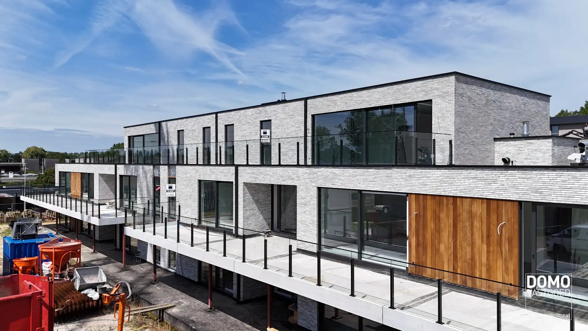 KNAP ARCHITECTURAAL WOONPROJECT IN HET CENTRUM VAN KERMT foto {{pictureIndex}}