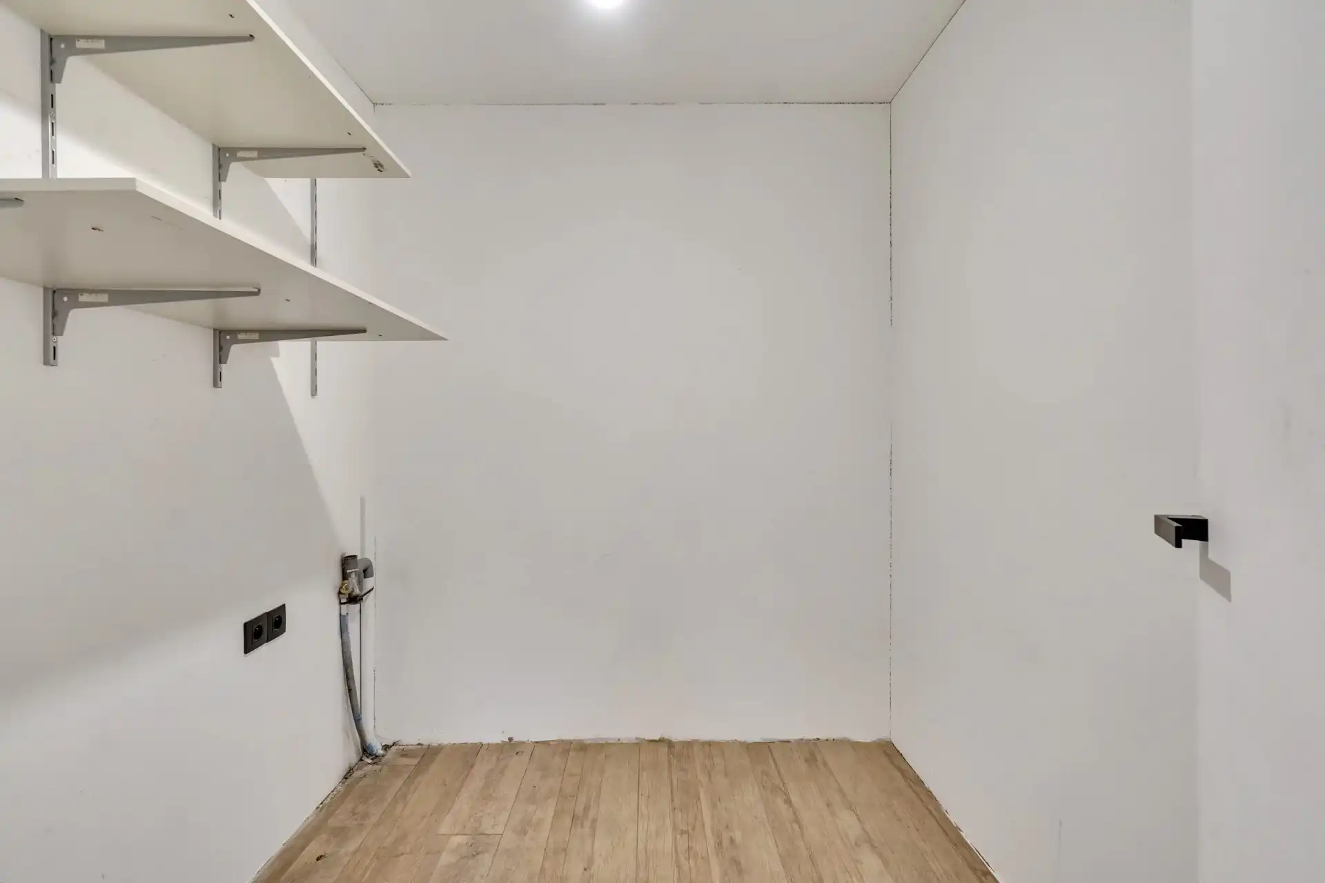 Woning met 2 slaapkamers, 2 badkamers, ruime zolder en tuin foto 7