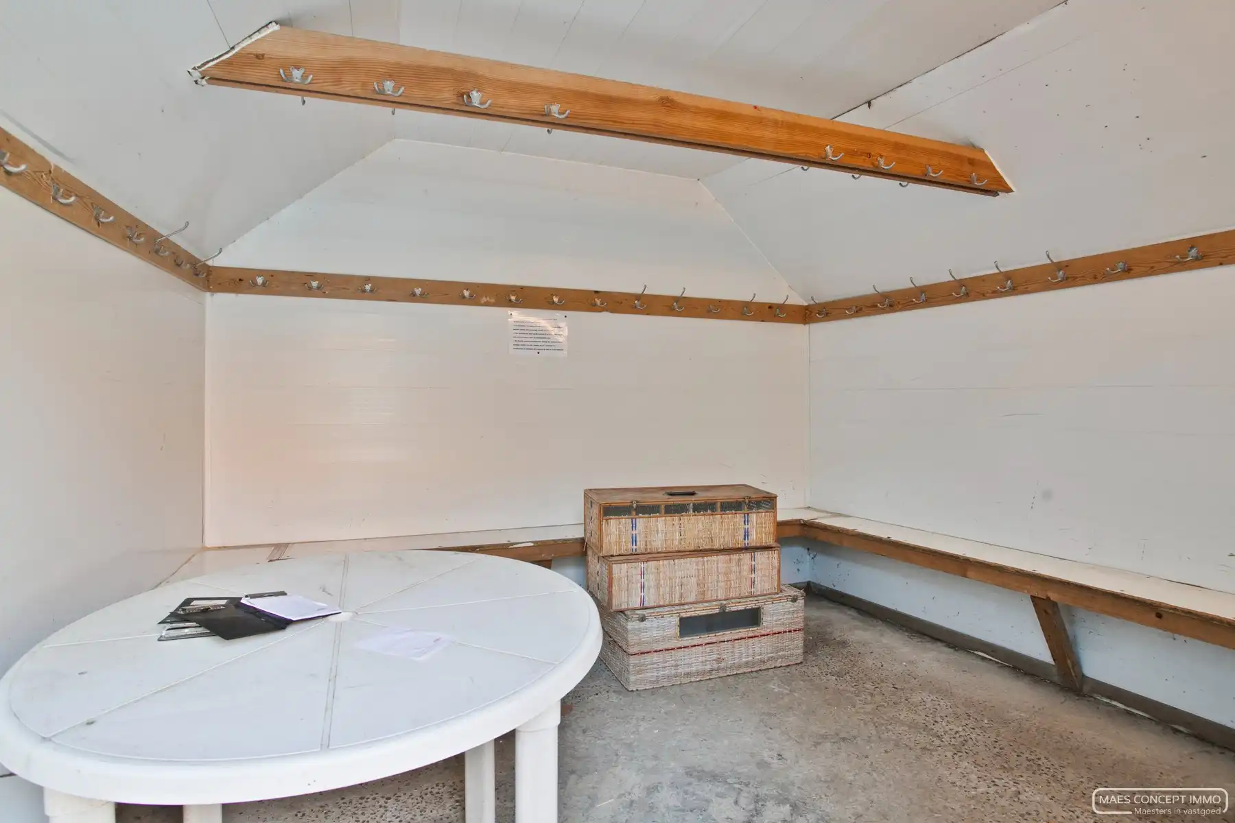 Café en voetbalveld te koop in het landelijke Wortegem foto 18