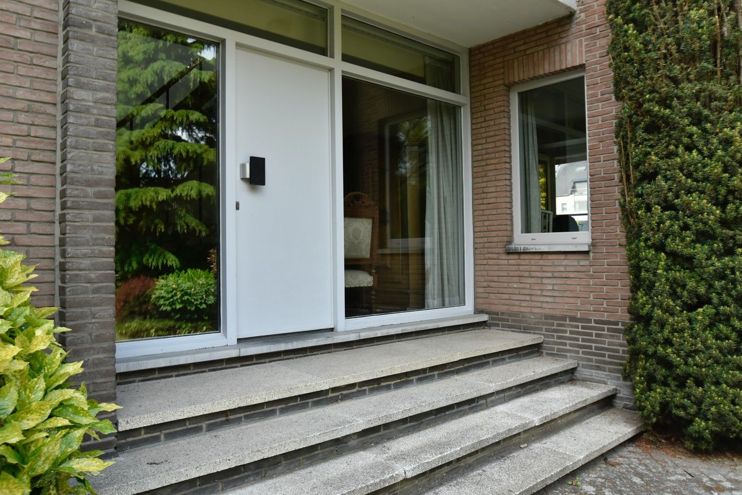 Lichtrijke aangename gezinswoning op een riant perceel op een geliefde locatie in het centrum van Lanaken foto 5