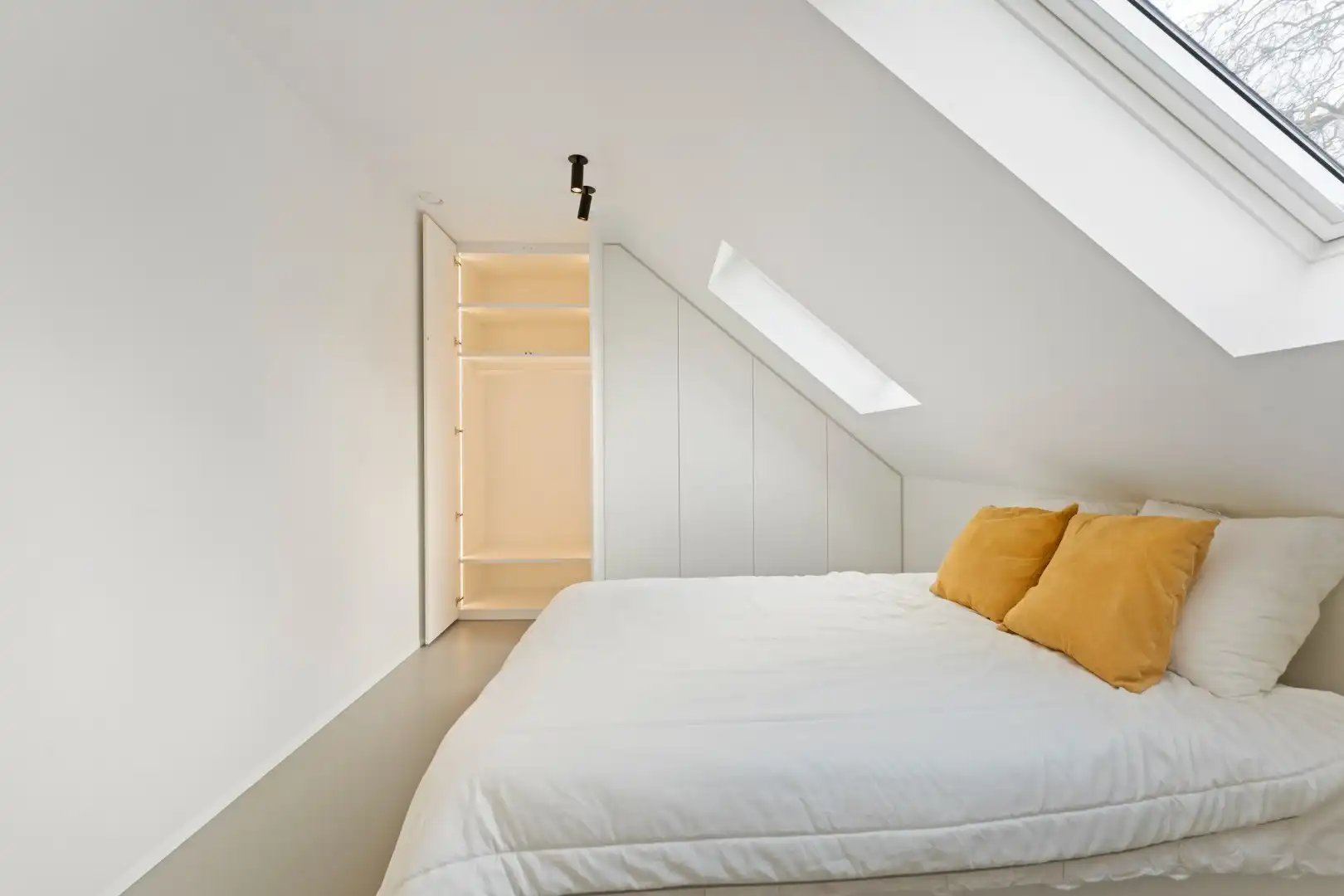 Luxueus afgewerkte penthouse te huur in het hart van Brugge! foto 12