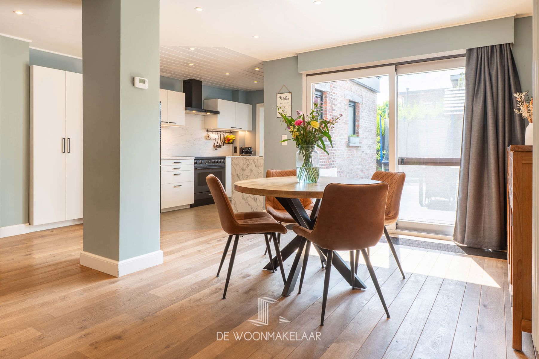 Stijlvolle woning met 3 SLK's, tuin en oprit nabij Boom park foto {{pictureIndex}}