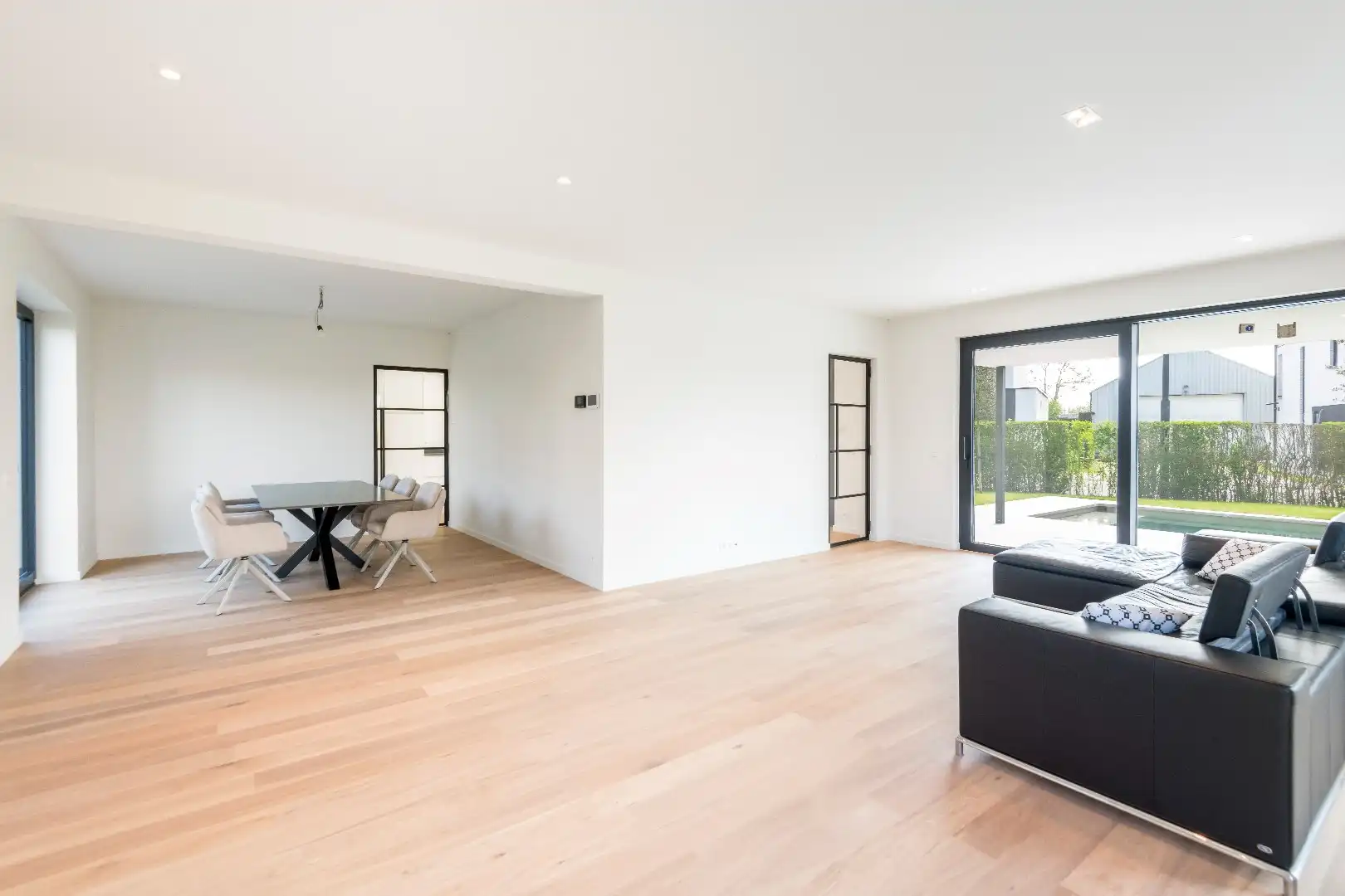 Prachtige nieuwbouw villa met zwembad in een rustige omgeving foto 10