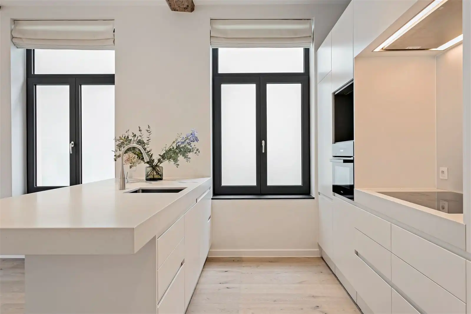 Ruimte, stijl en licht in dit stijlvol gerenoveerd 3 SLPK appartement.  foto 5