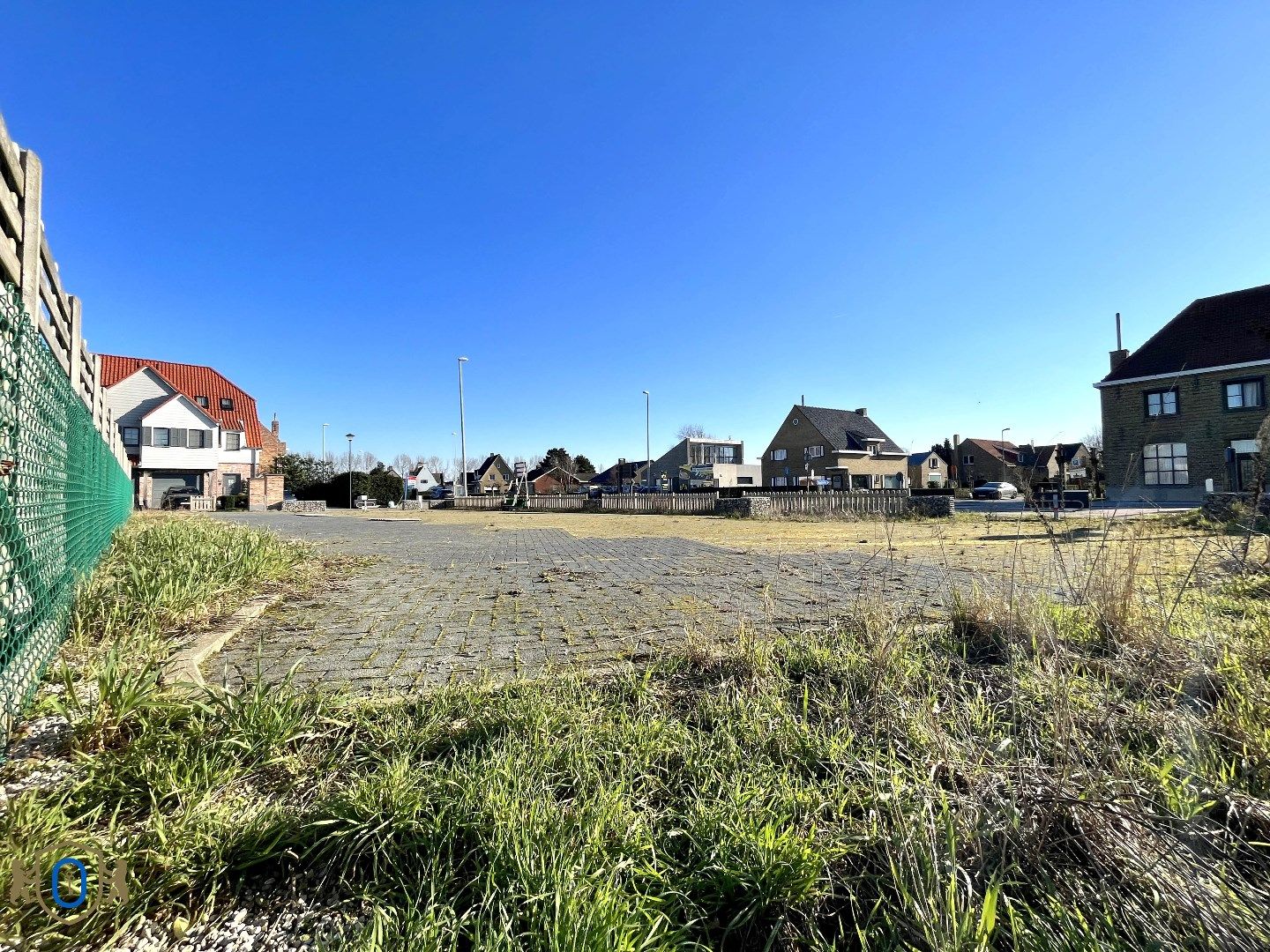 Parkeerterrein met 14 staanplaatsen foto 4