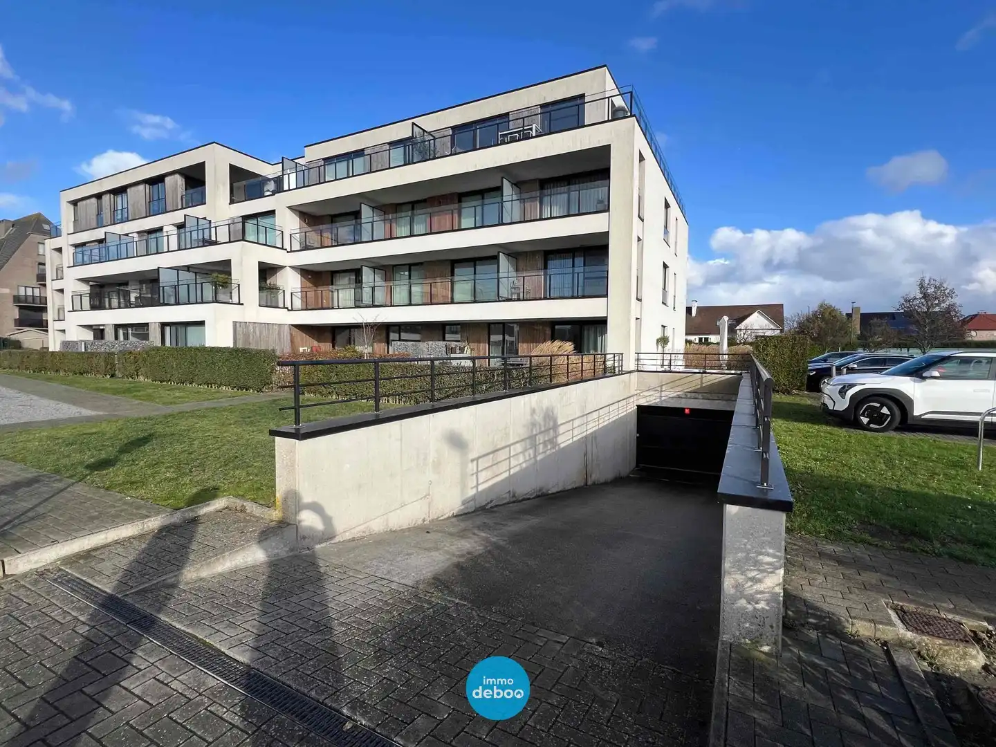 Makkelijk toegankelijke staanplaats in afgesloten residentie foto 3