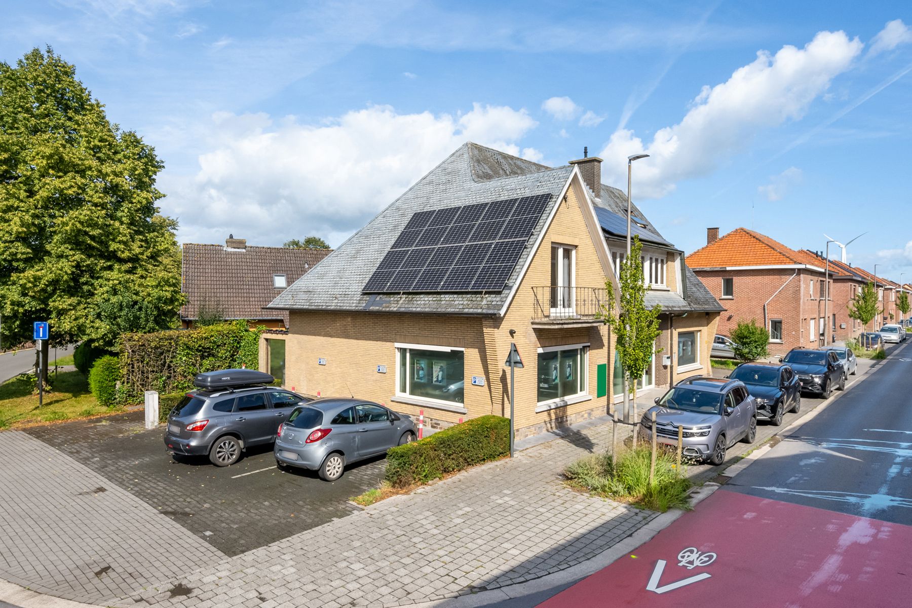 Handelsgelijkvloers met 2 aangename appartementen foto 3