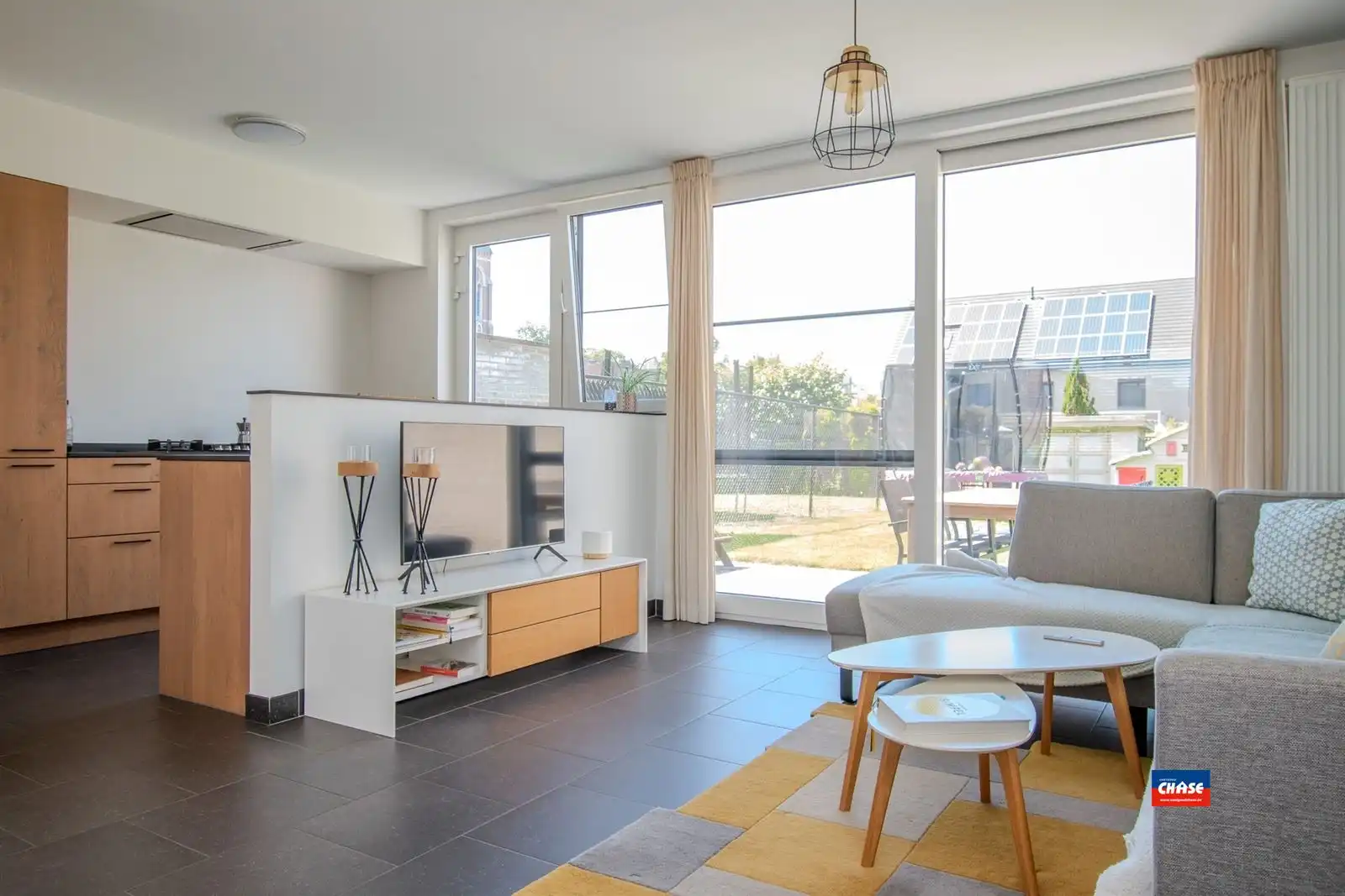 Instapklare woning met 4 slaapkamers, tuin en garagebox foto 4