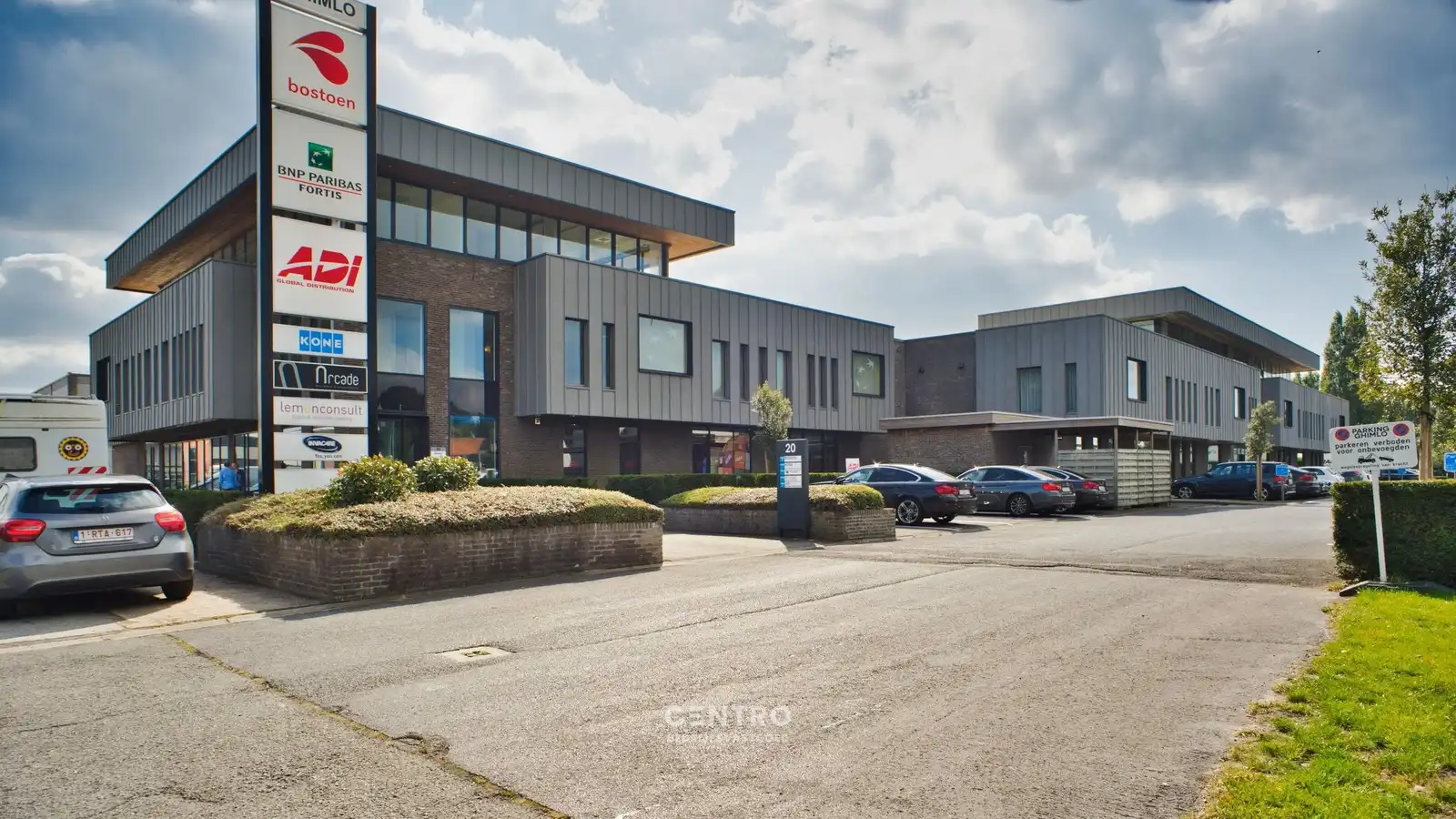 VERNIEUWDE en INSTAPKLARE KANTOORRUIMTEN (259m² en 337m²) op een UITSTEKENDE LOCATIE langs de AUTOSNELWEG te Loppem (Brugge-Zedelgem)! foto 14