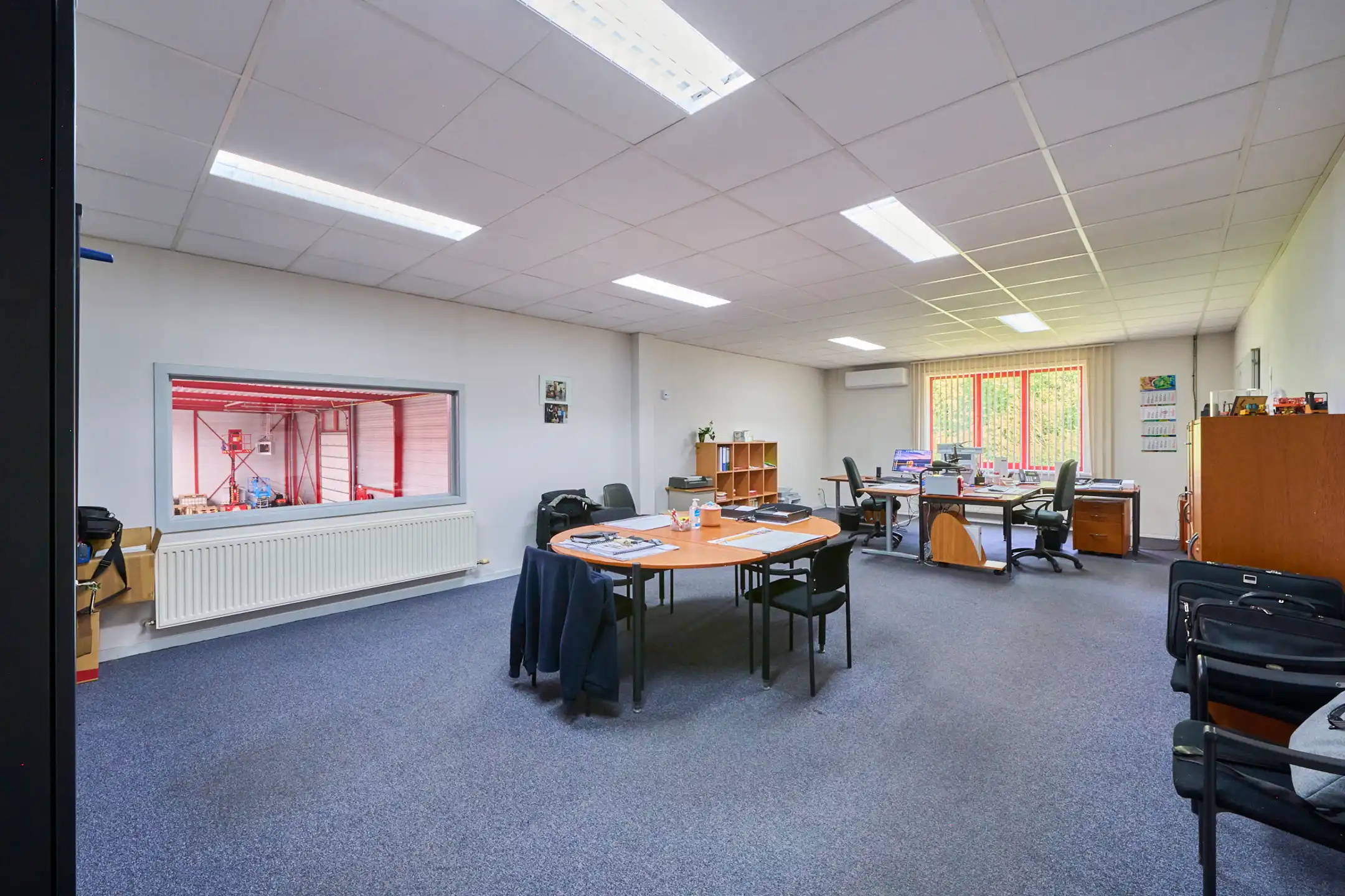  TE HUUR- HAL & KANTOOR in topconditie foto 21