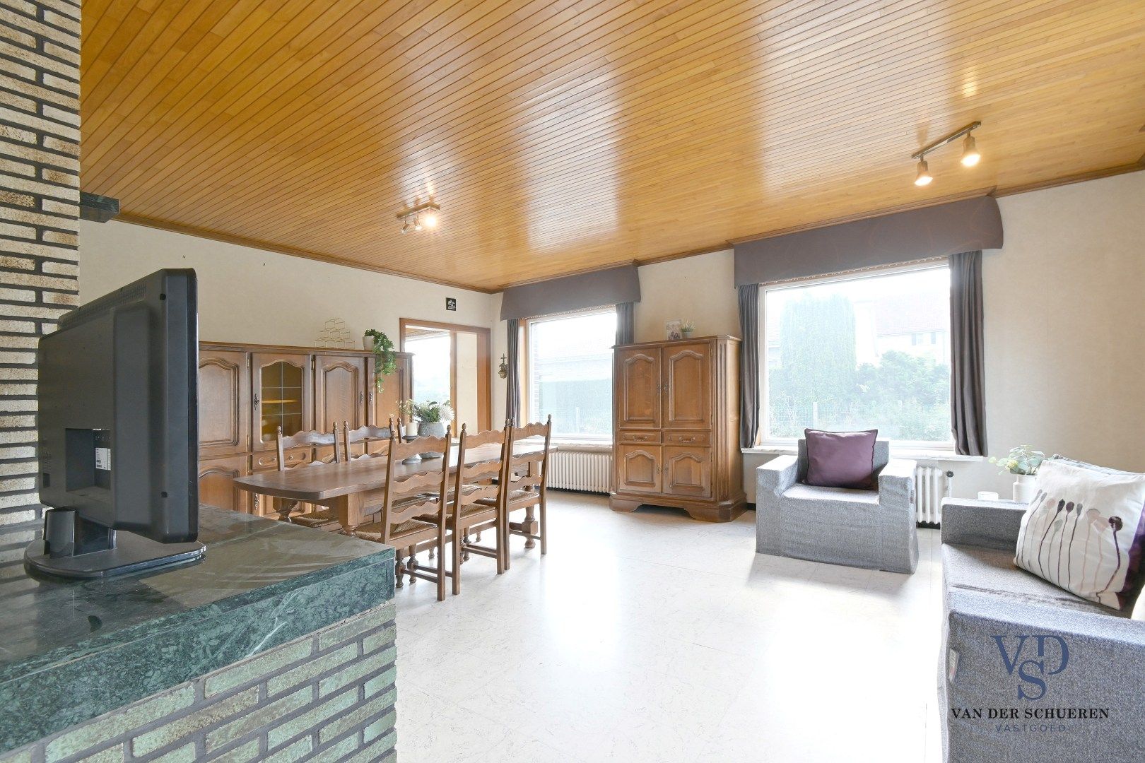 Te renoveren bungalow op een perceel van ca. 2.840 m² foto 6