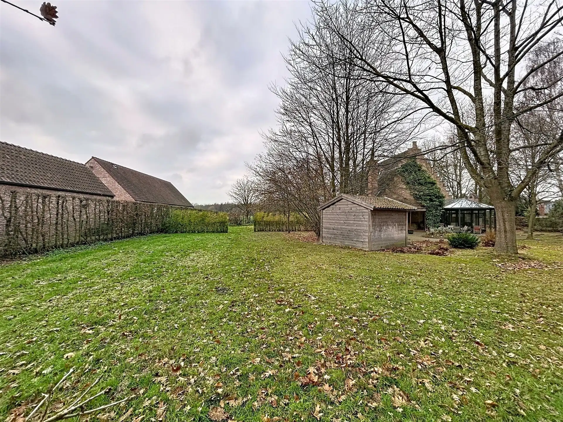 Energiezuinige statige villa met 5 slaapkamers en riant bijgebouw op perceel van 14262m² foto 8