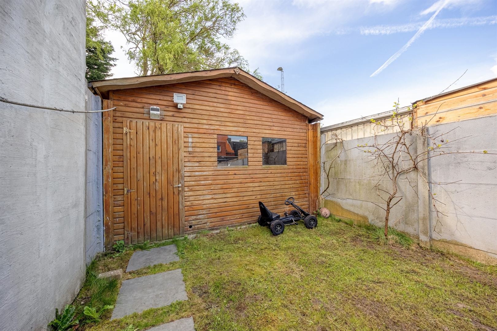 Compact comfort met zonnige tuin in Merksem

 foto 12