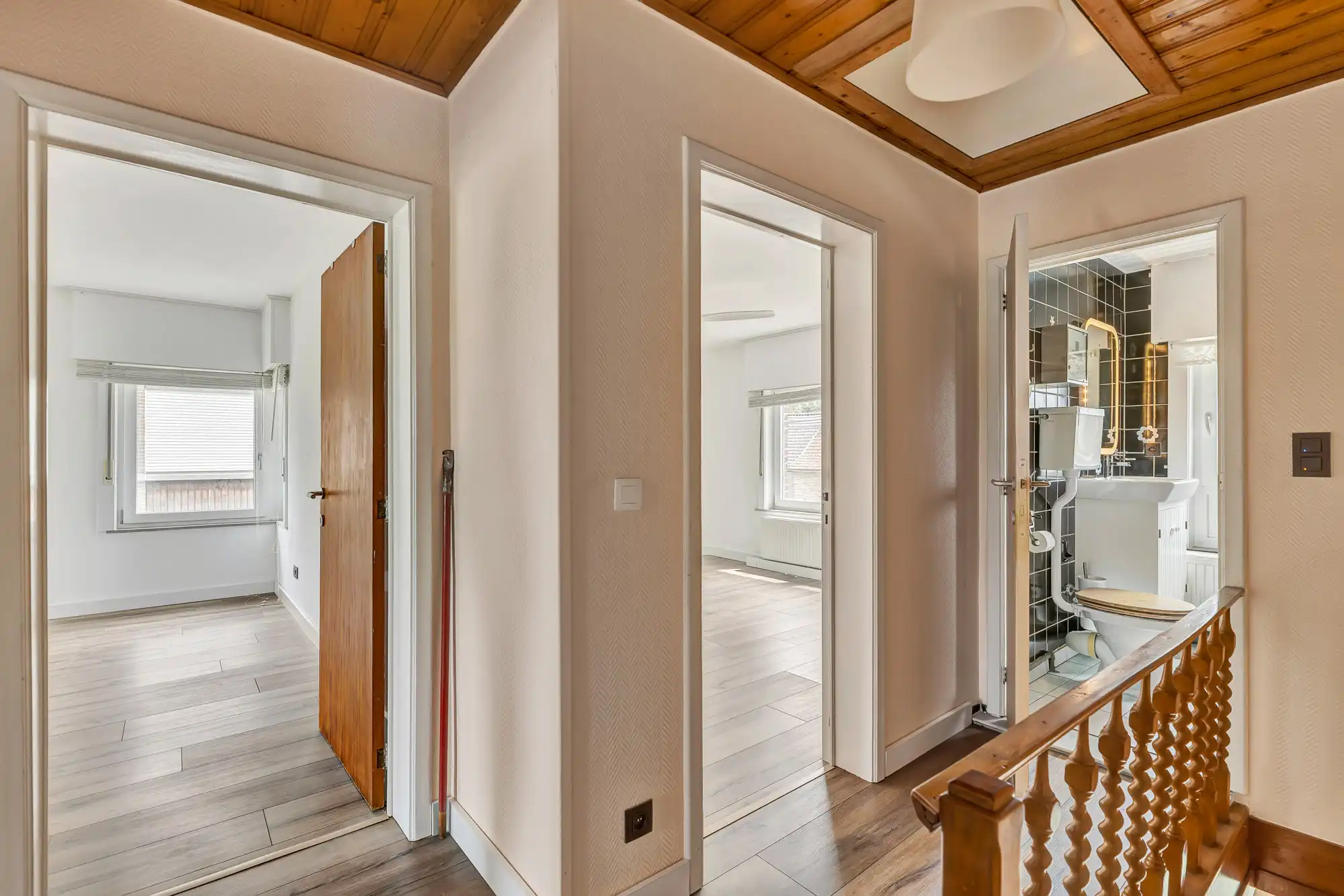Goed onderhouden woning met garage en tuin foto 19
