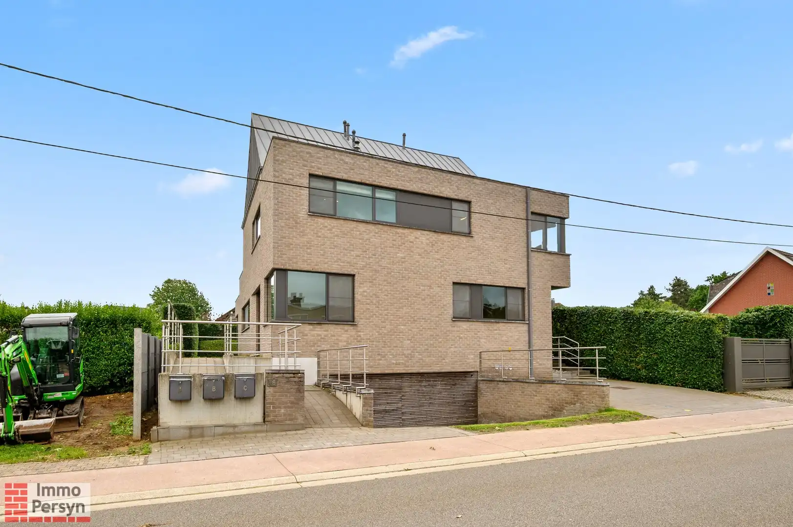Modern en veelzijdig gebouw met 3 appartementen, rustige tuin en aanpalend perceel te Bekkevoort foto 2
