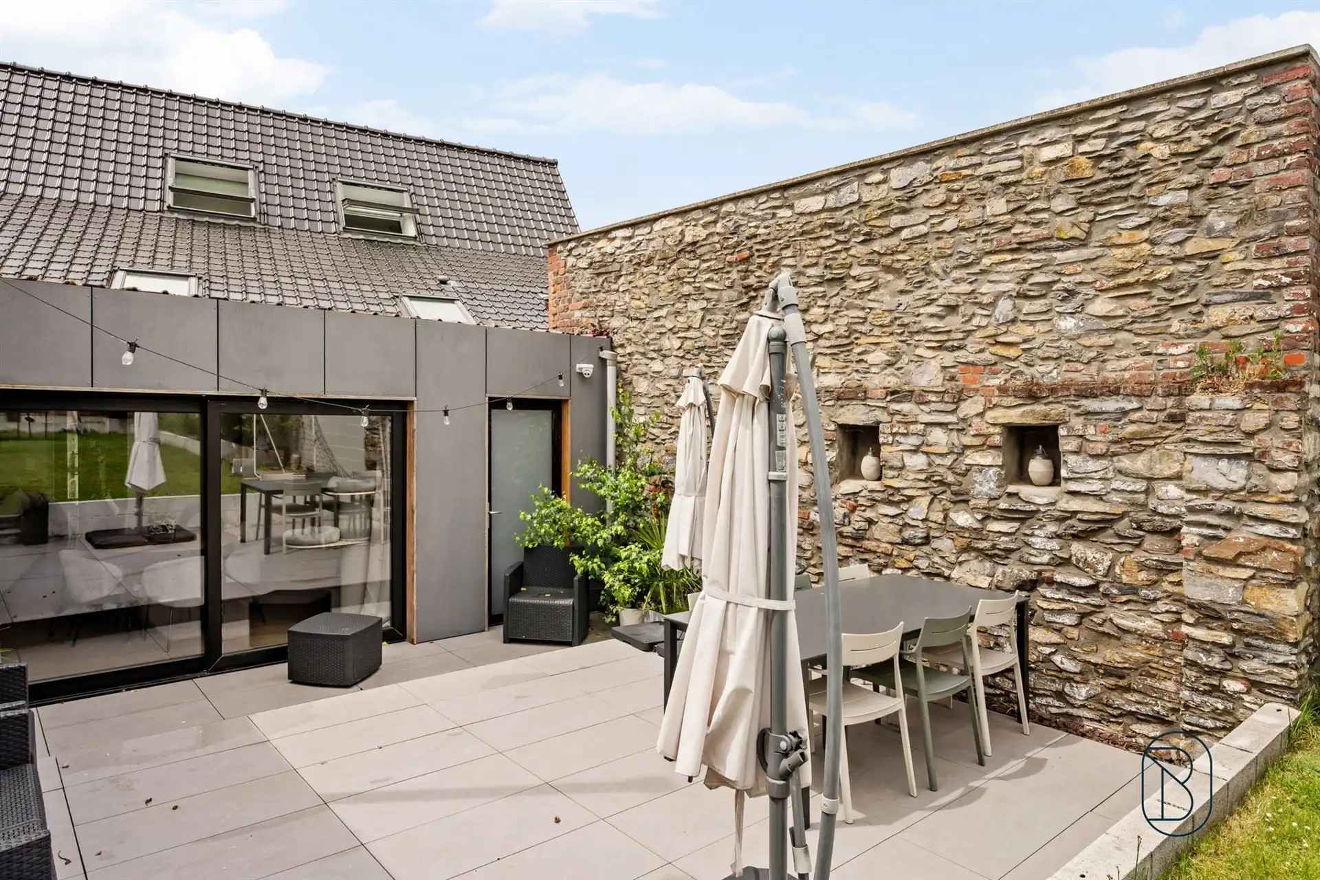 Gerenoveerde woning met tuin en zonnepanelen foto 18