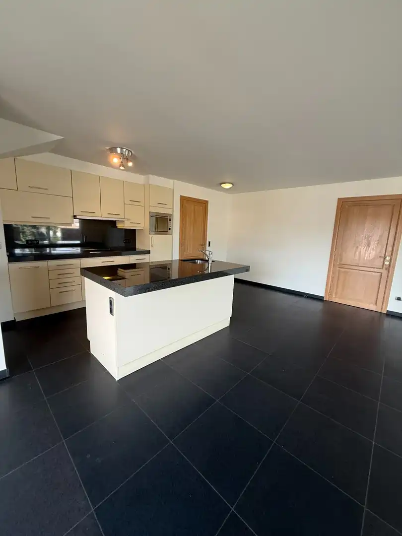 Ruim appartement met 2 slaapkamers en 2 terrassen op een vlot bereikbare locatie in Achel. foto 5