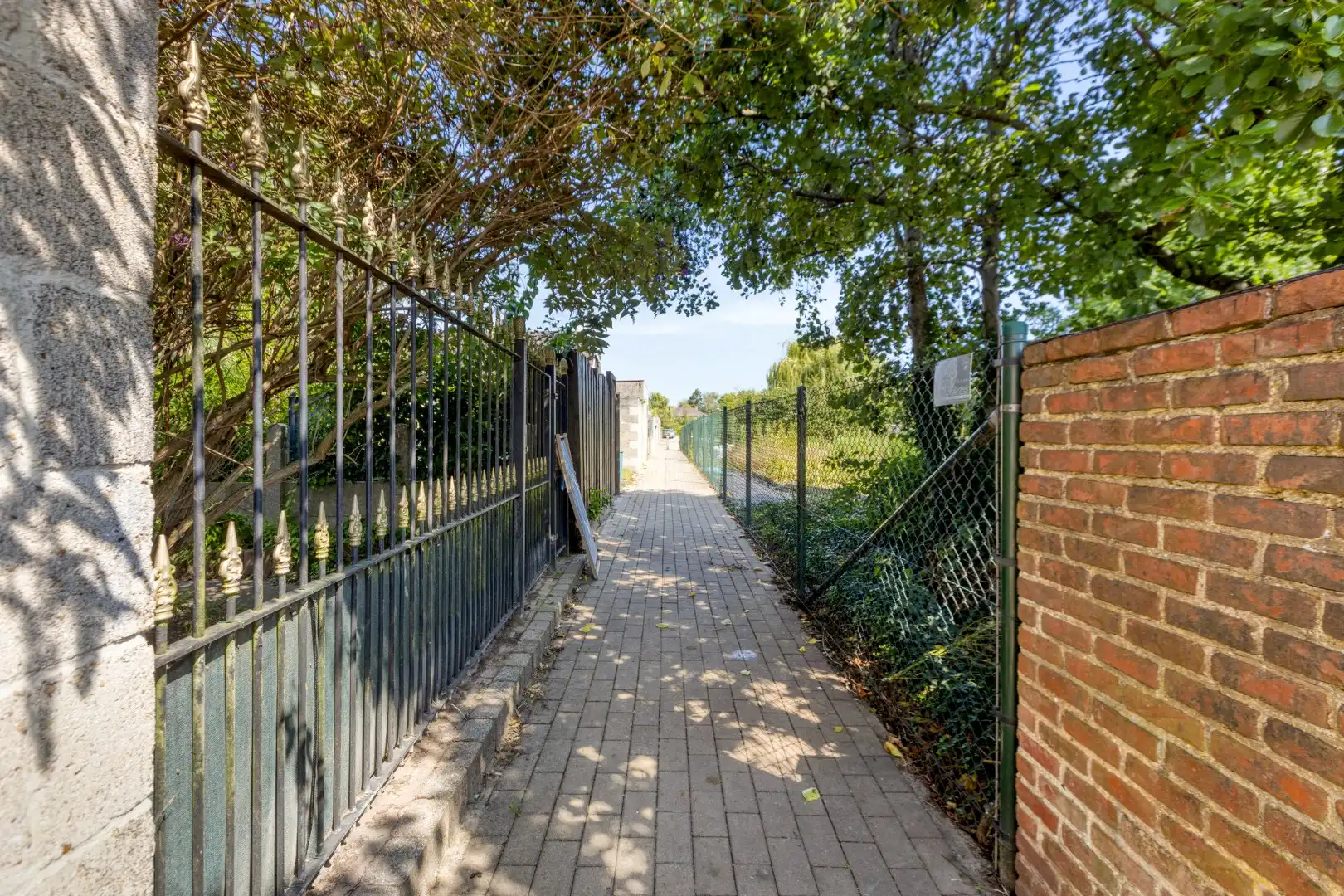 Gezellig ingerichte woning met hobbyruimte en tuin + toegang achterom foto 29