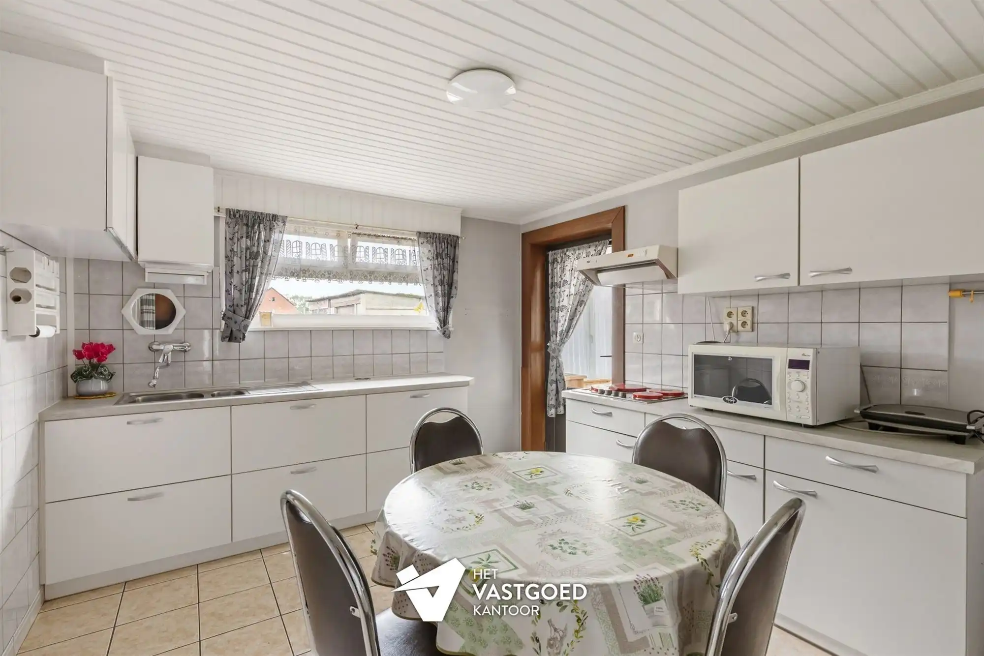 PERFECT ONDERHOUDEN WONING OP PRACHTIG PERCEEL NABIJ KEIHEUVEL foto 10