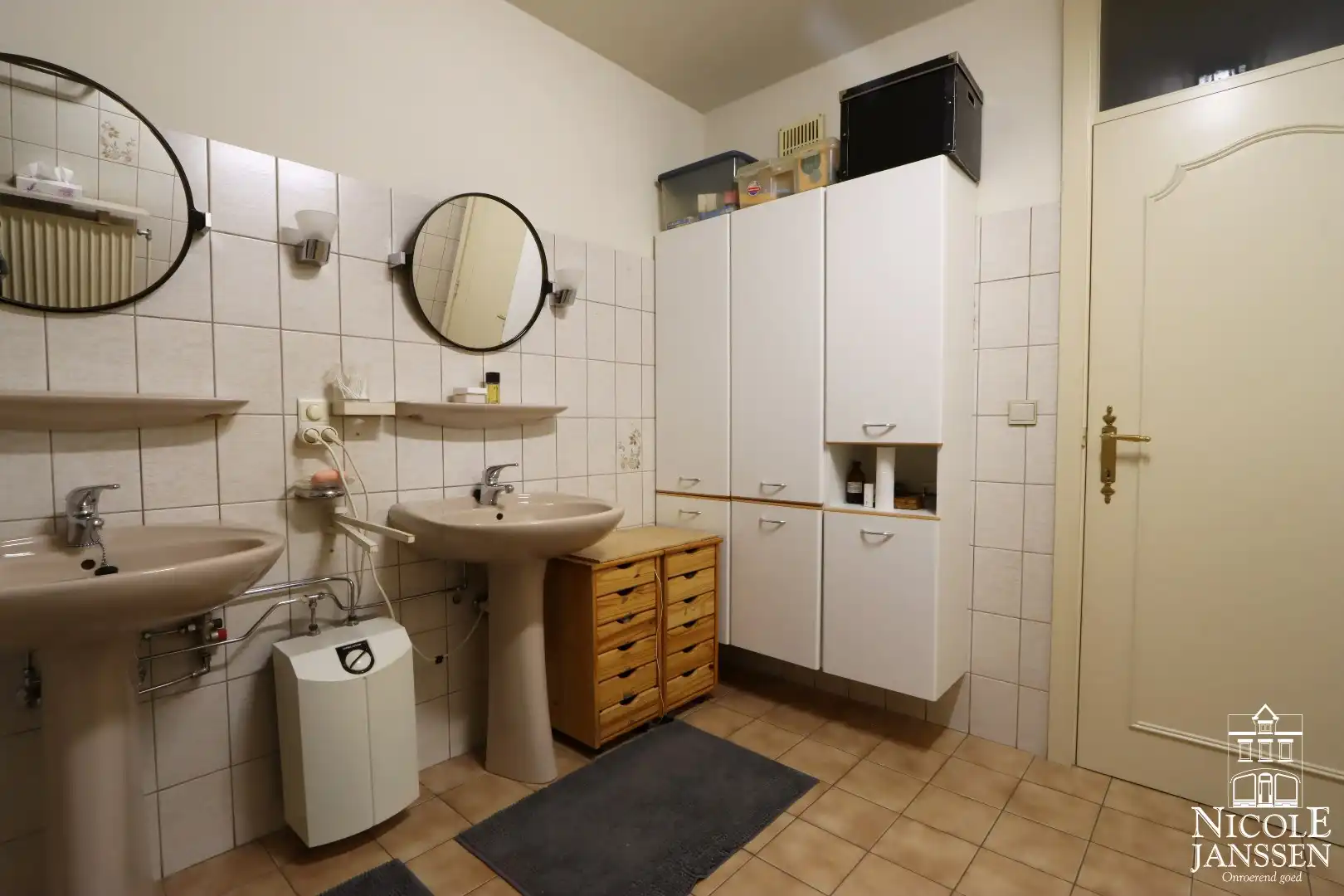 Ruim en instapklaar appartement met terras vlakbij het centrum foto 16