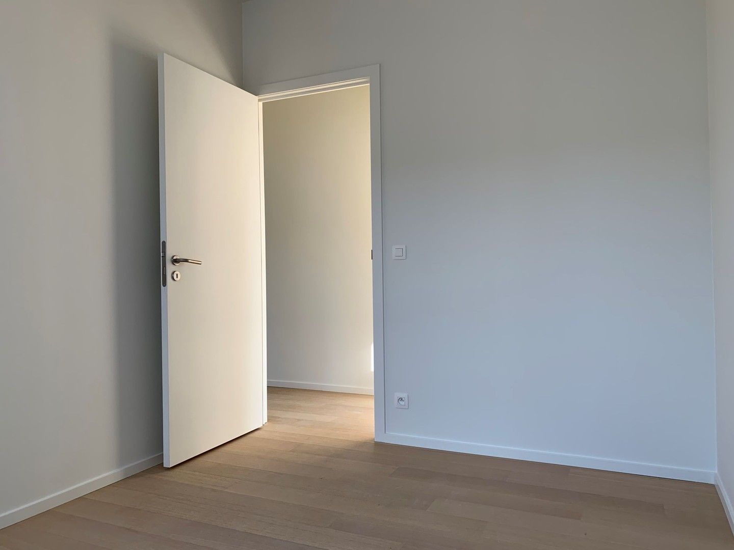 Lichtrijk nieuwbouw appartement met 2 slaapkamers, zonneterras, parking en berging foto 8