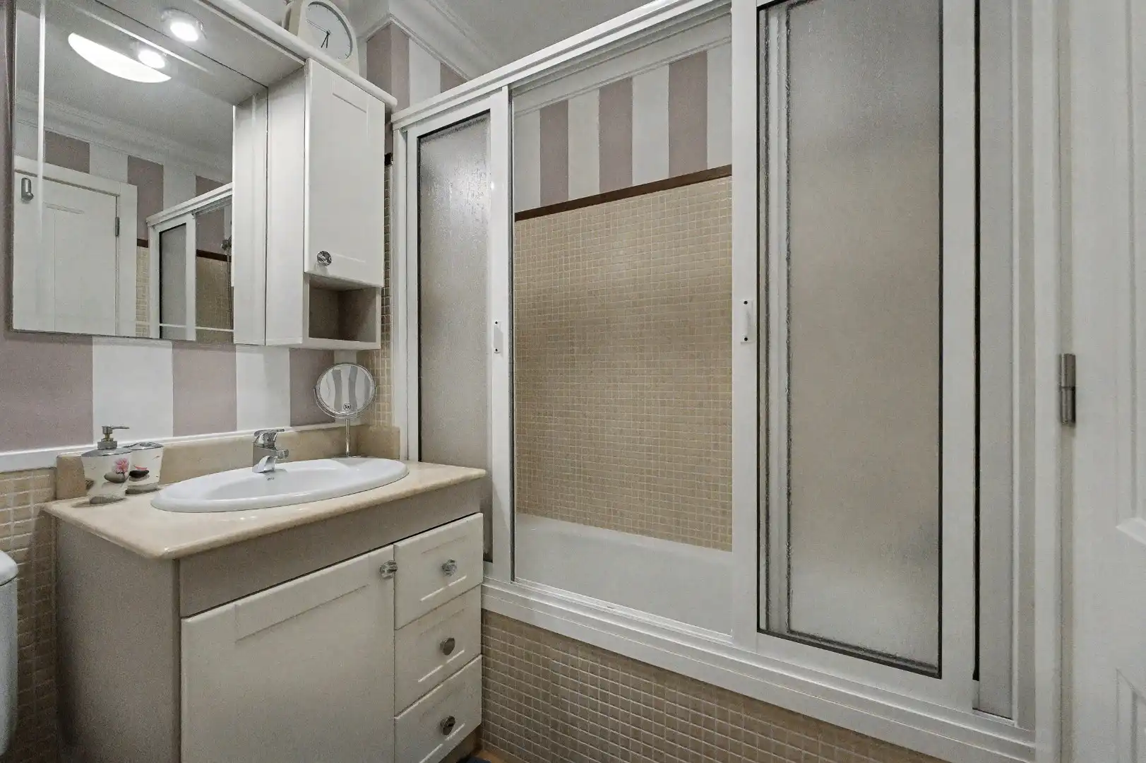 Mooi 3-slaapkamer hoekappartement, volledig instapklaar en in topconditie. foto 14