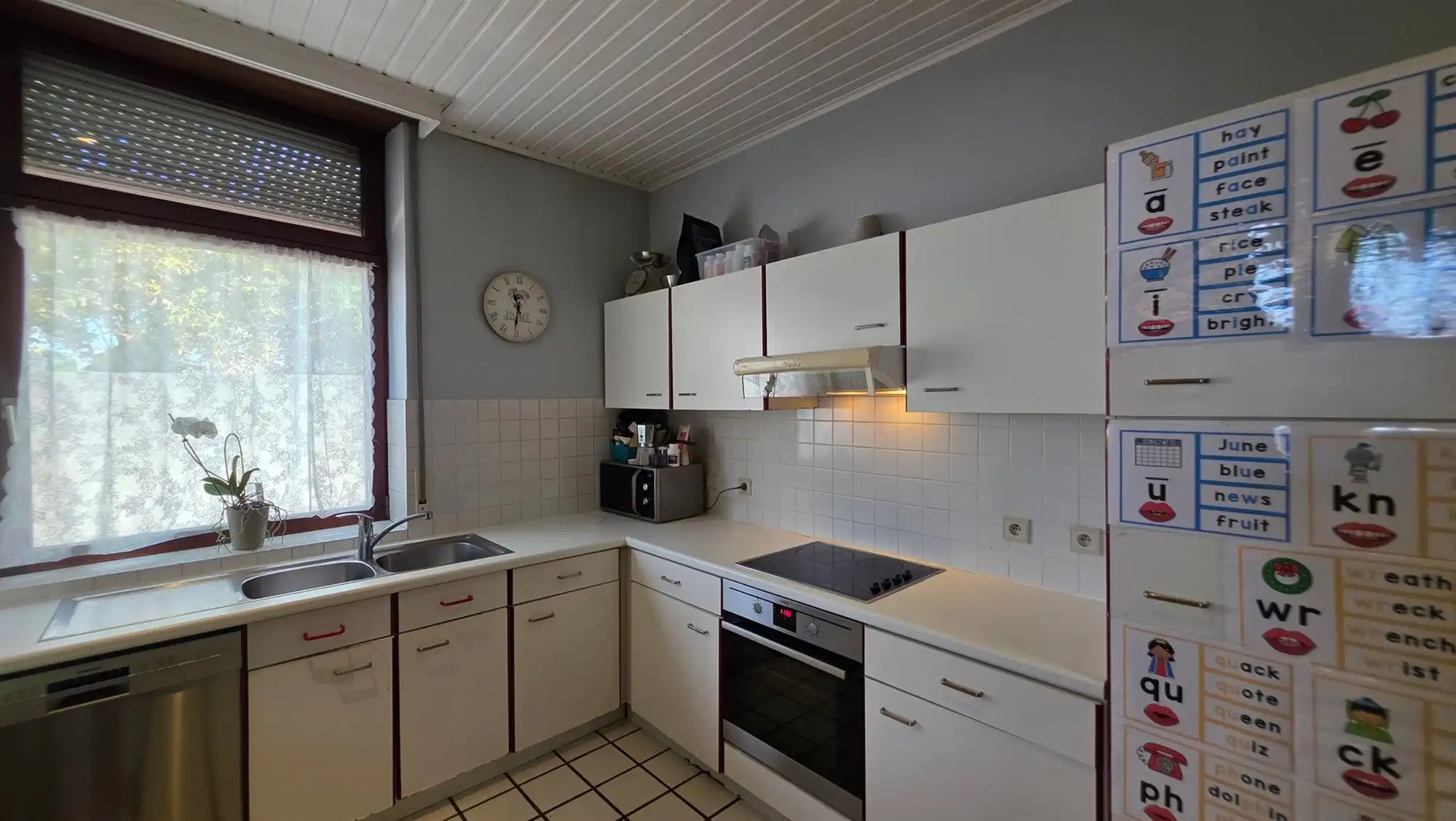 Aangename 3-gevel woning met tuin foto 27