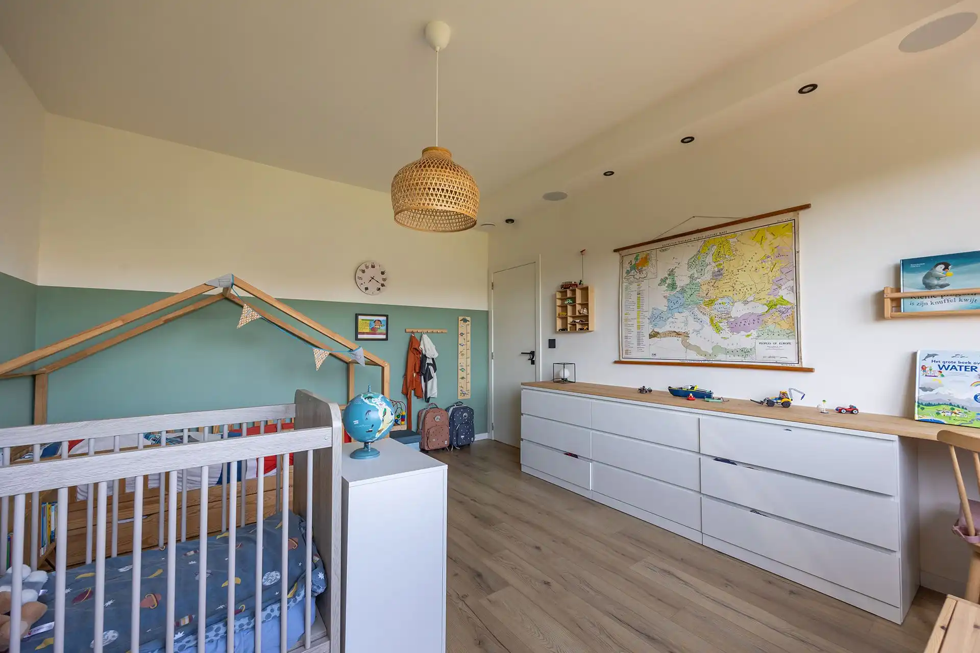 Instapklare, volledig gerenoveerde, halfopen bebouwing op een fantastische locatie foto 14