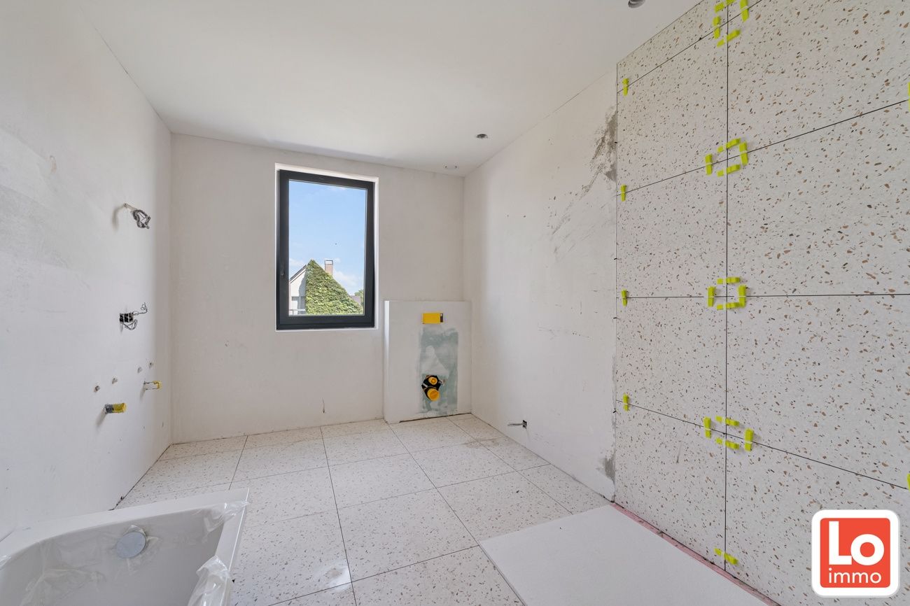Moderne nieuwbouwwoning met 3 slaapkamers en bureauruimte in een prachtige tuin foto 8