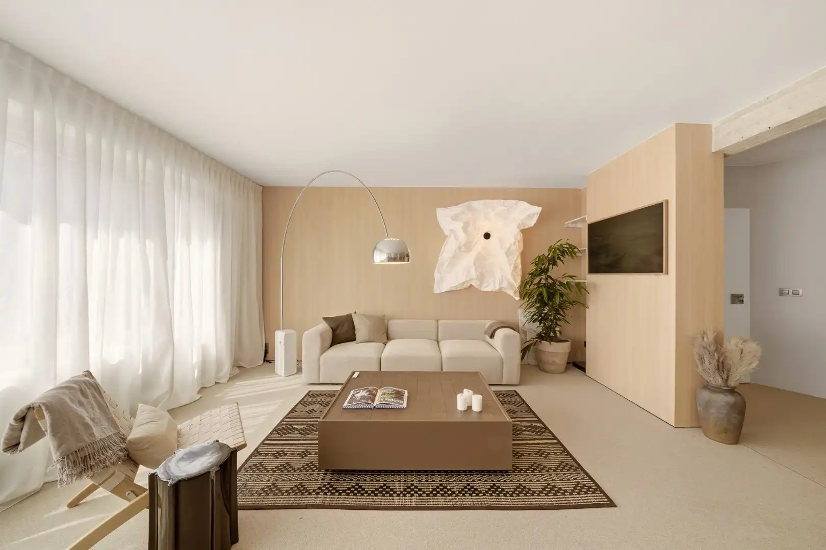 Stijlvol gerenoveerd stadsappartement met maatwerk, 2 slaapkamers en veel bergruimte foto 3