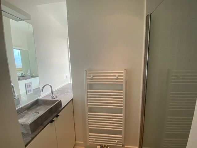 Ruime en gemeubelde penthouse op het trendy Eilandje. foto 15