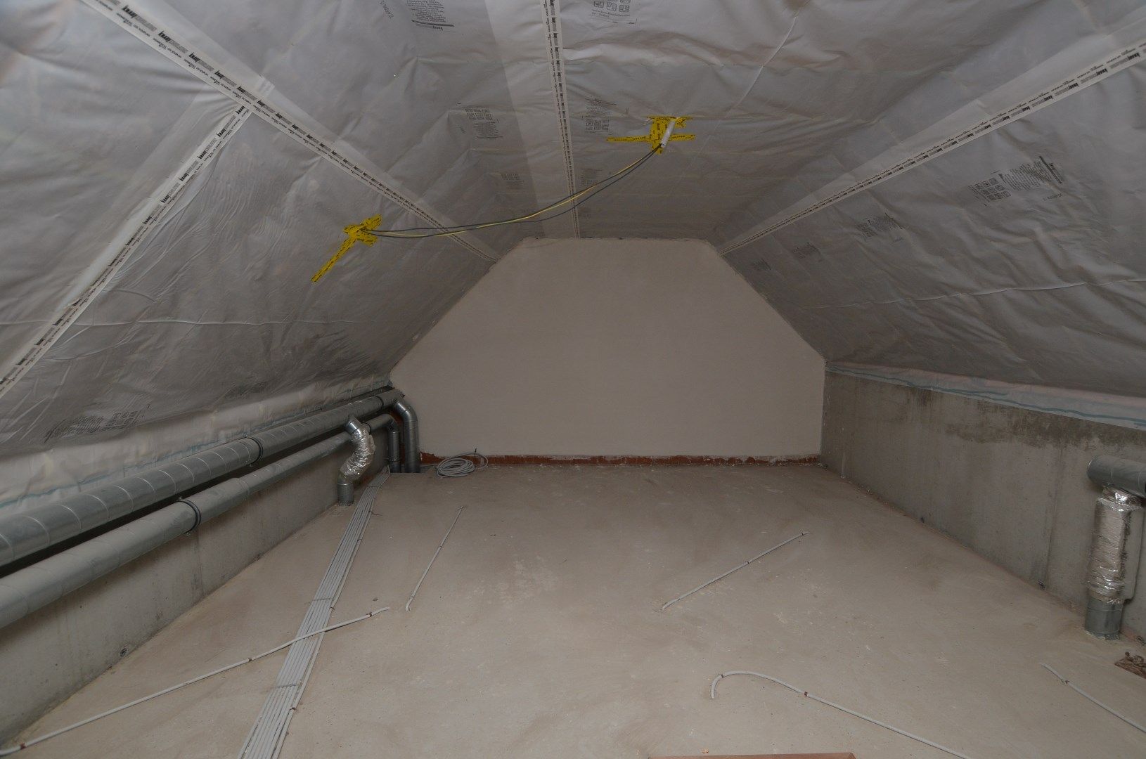Woning met 2 auto-staanplaatsen foto 14