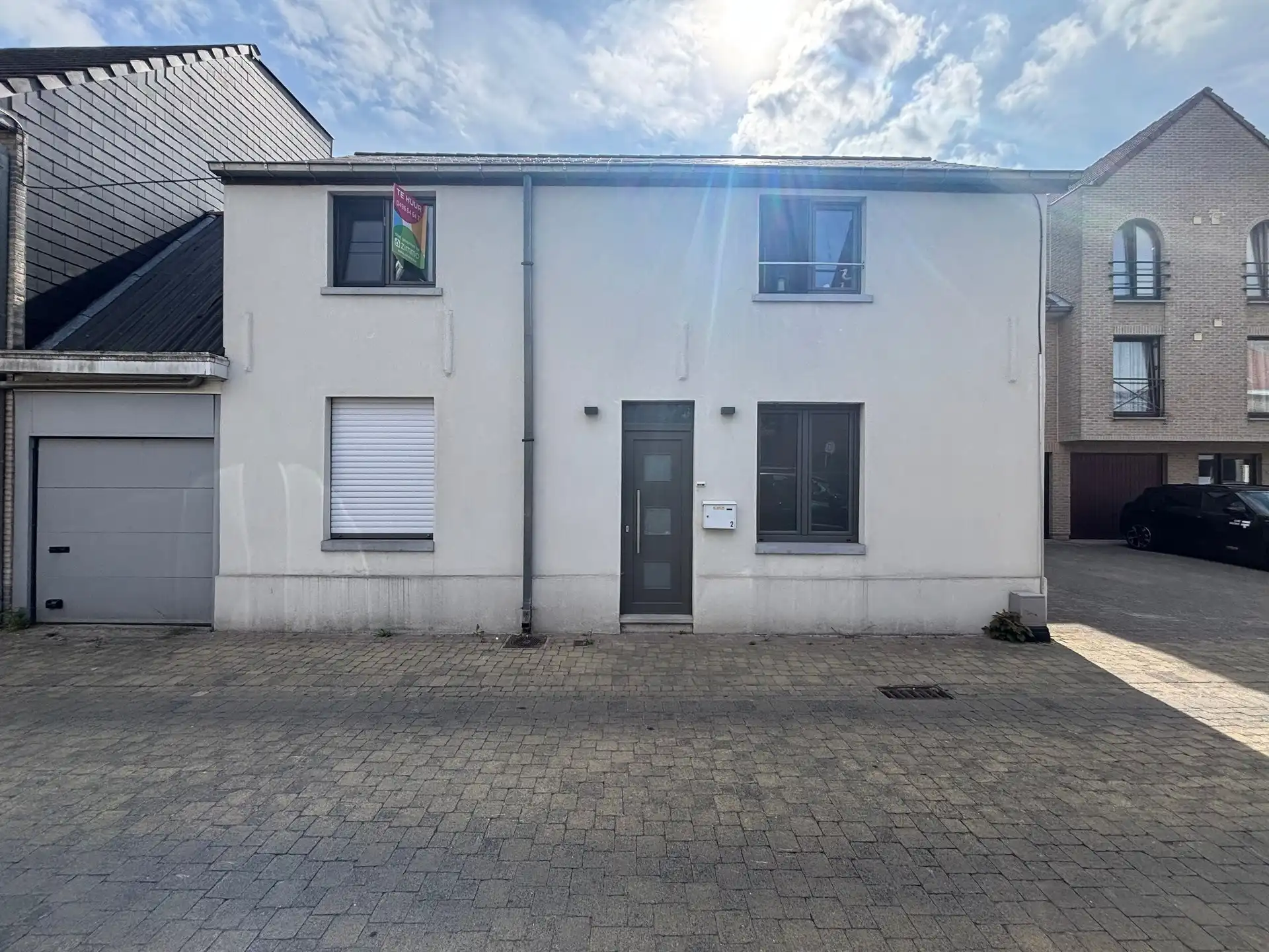 Ruime woning met 3 slaapkamers te Nieuwerkerken, op fietsafstand van het centrum van Aalst foto {{pictureIndex}}