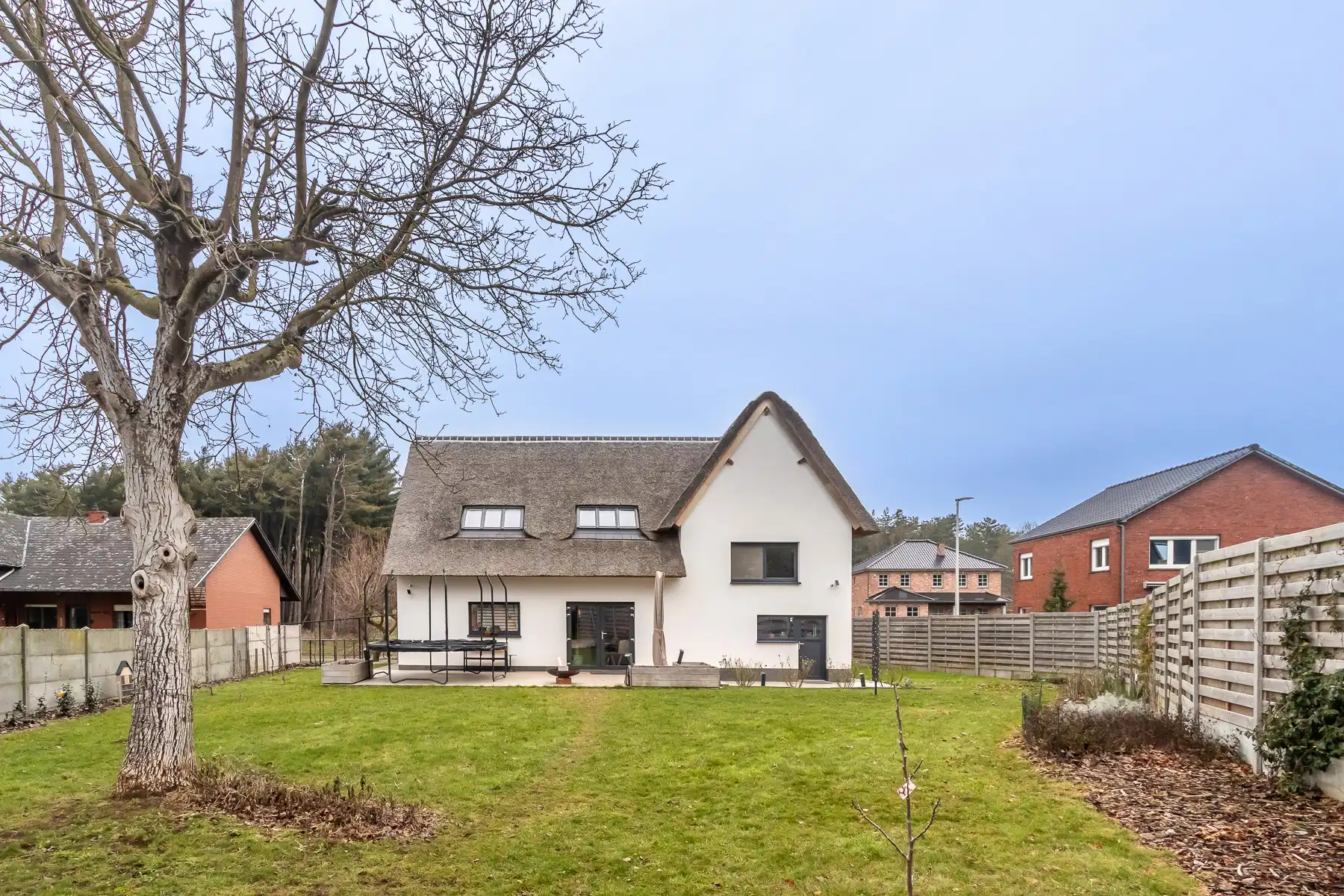 Ruime, gerenoveerde gezinswoning met 3 slaap- en 2 badkamers foto 30