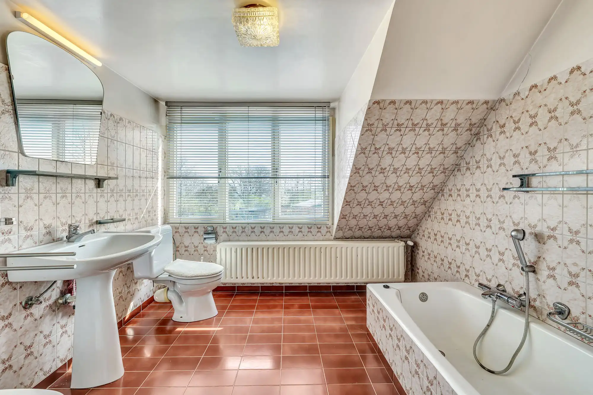 Goed onderhouden woning met garage en tuin foto 14