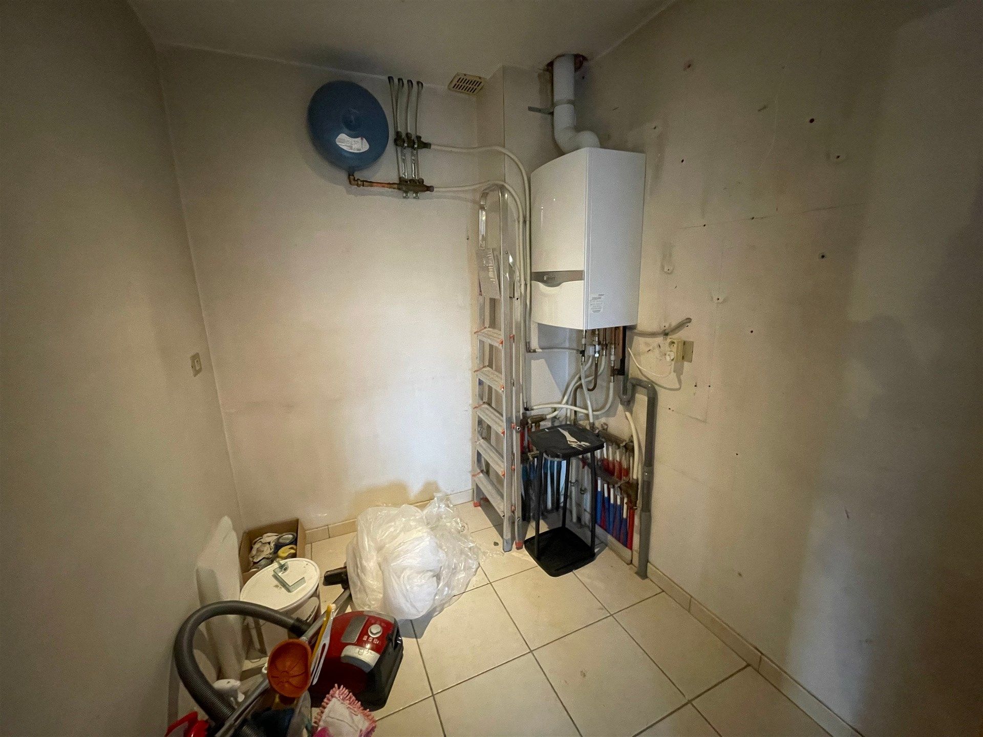 Gunstig gelegen 3 slaapkamer duplex appartement met garage.  foto 9