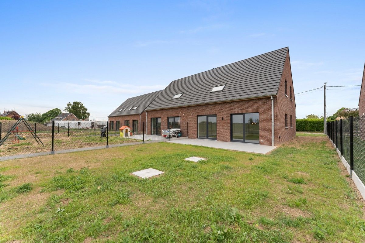 2 nouvelles maisons jumelées à Saint-Léger dans un endroit très calme! foto 2