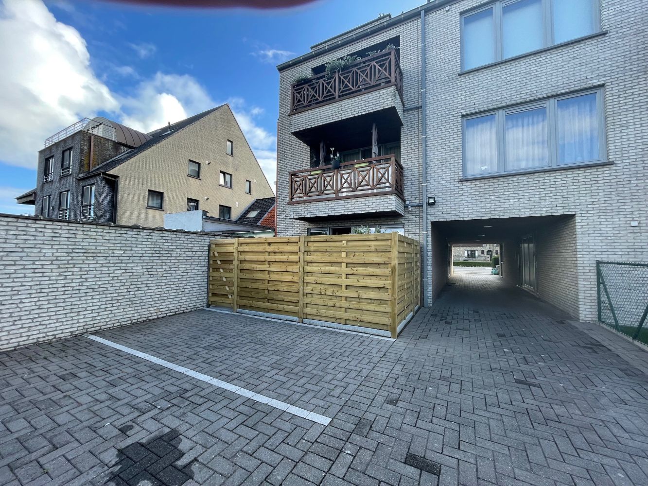 Ongemeubeld gelijkvloersappartement met twee slaapkamers, een terras en een staanplaats. foto 15