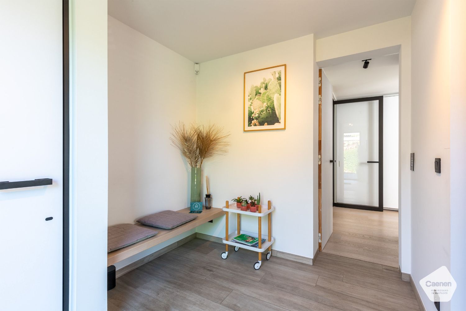 VRIJSTAANDE VILLA met PRAKTIJKRUIMTE, 3 slaapkamers en ONDERHOUDSVRIENDELIJKE TUIN. foto 6