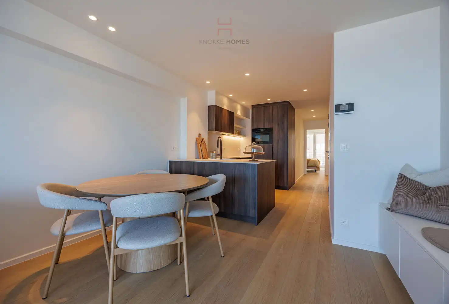 Prachtig gerenoveerd 2- slaapkamer appartement met frontaal zeezicht. foto 10