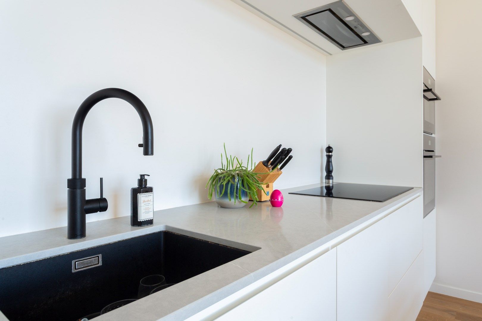 Moderne penthouse met drie slaapkamers en zonnig terras in hartje Zurenborg – Antwerpen foto 15