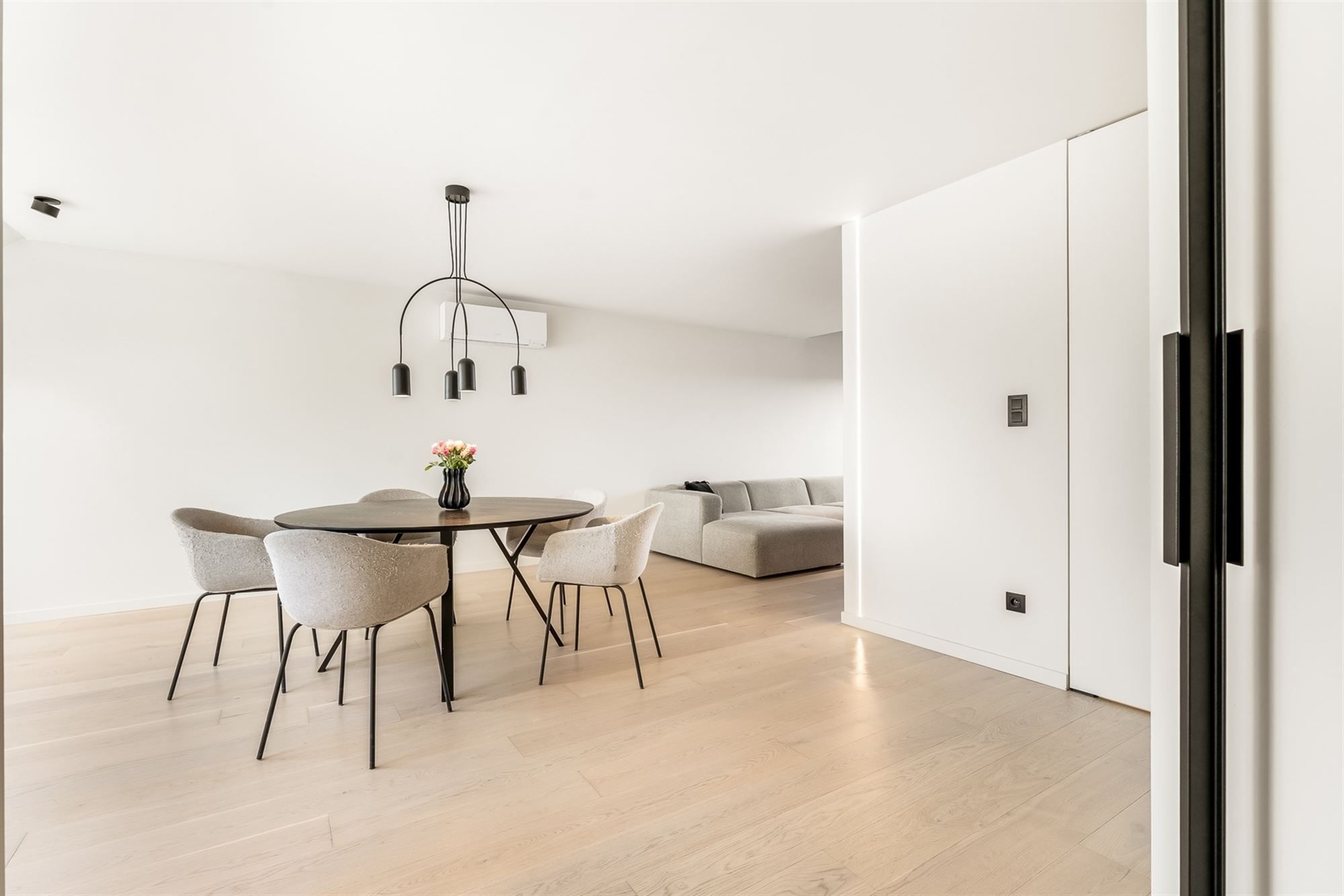 KNAP GERENOVEERD, LICHTRIJK APPARTEMENT (129M²) MET 3 SLAAPKAMERS TE HALEN foto 8
