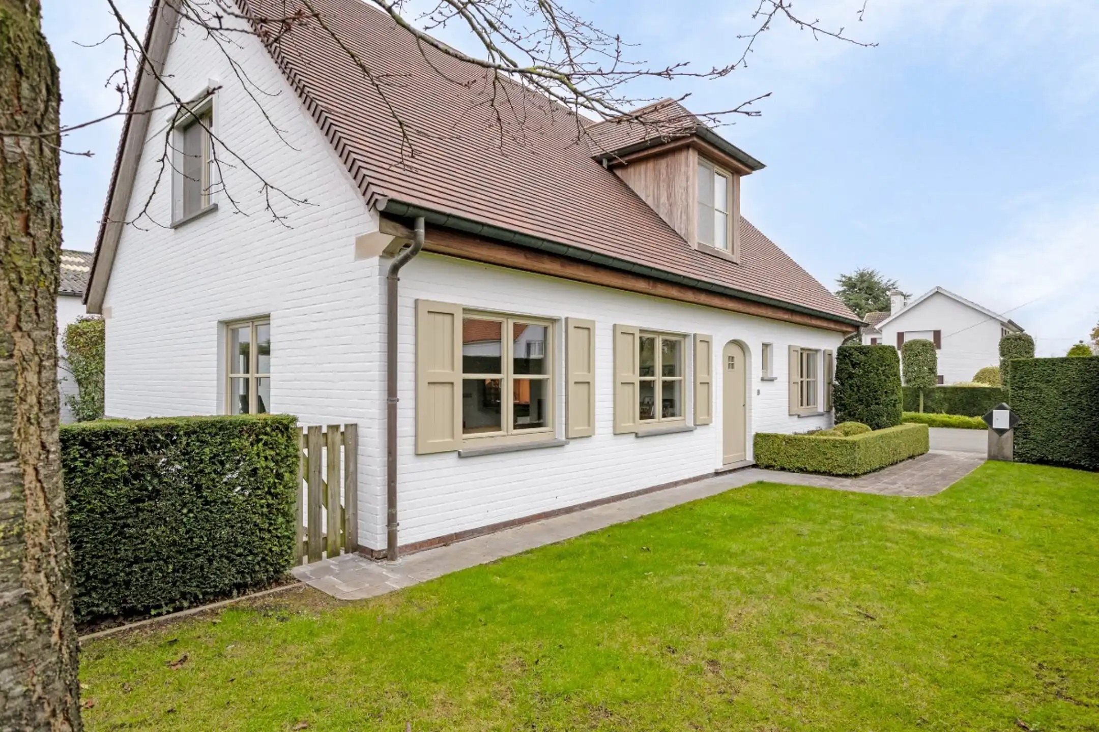 Modern ingerichte villa met loods in Moerkerke foto 5