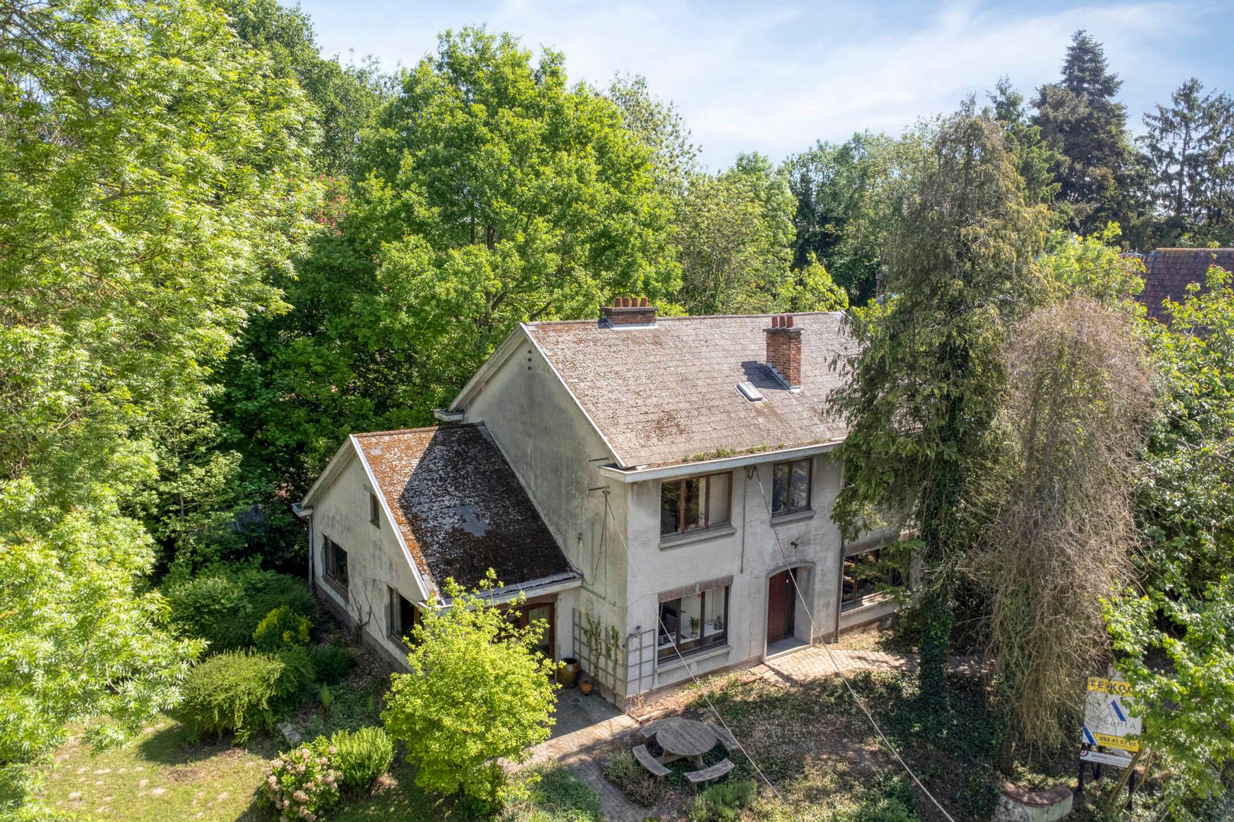 Te renoveren villa op 26a met 5 slaapkamers + praktijkmog. foto 4